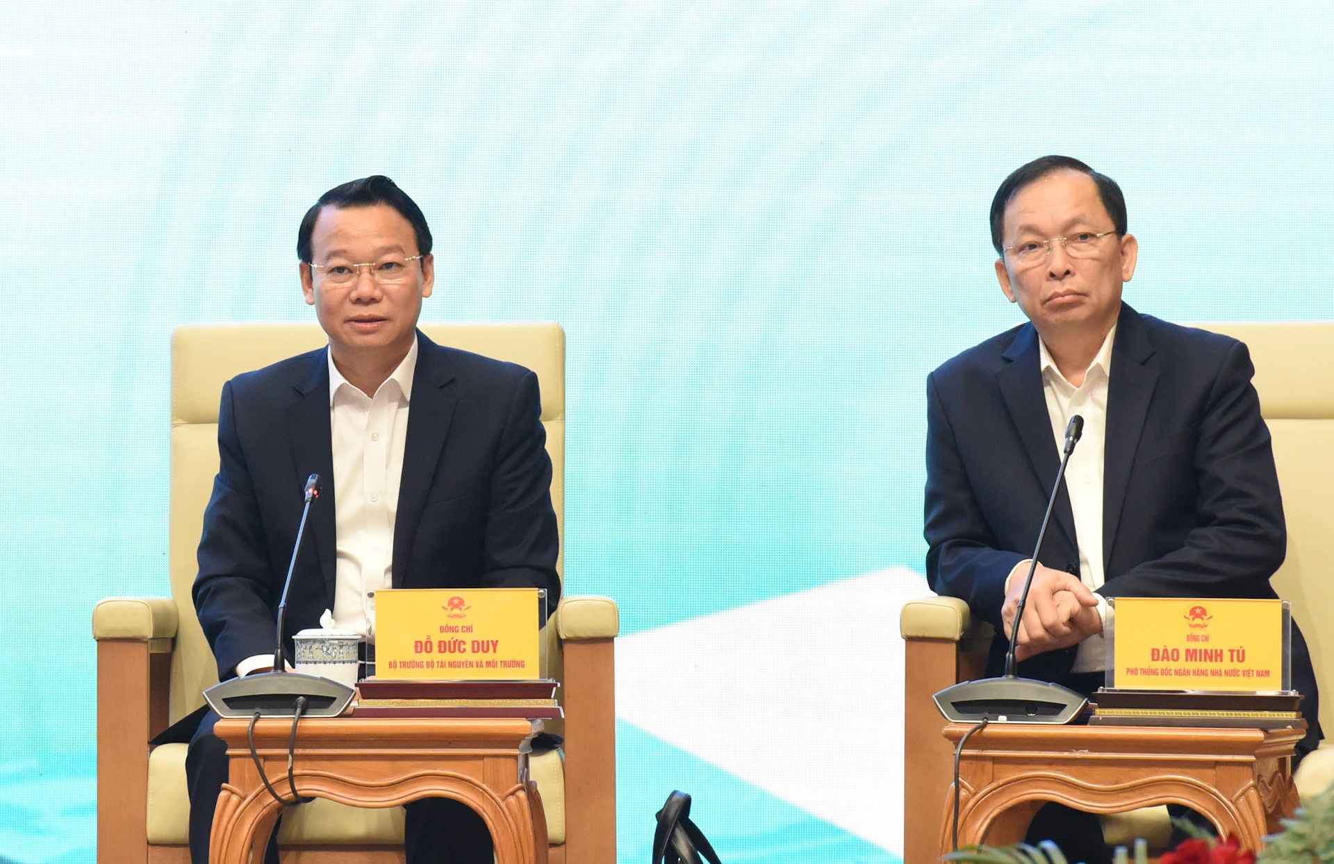 El ministro de Recursos Naturales y Medio Ambiente, Do Duc Duy, responde las preguntas de los delegados. El ministro de Recursos Naturales y Medio Ambiente, Do Duc Duy, responde las preguntas de los delegados.