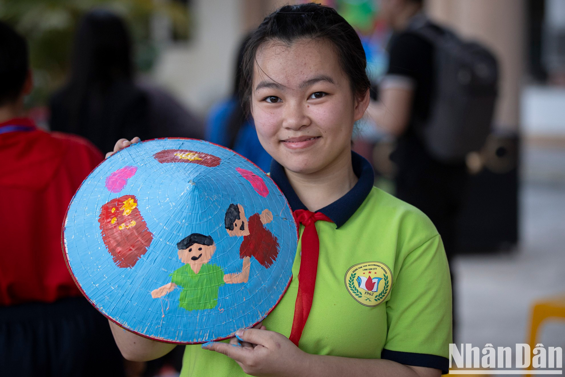 Nguyen Thanh Hao, estudiante de la Escuela Secundaria Hoang Van Thu, expresó su deseo de difundir la solidaridad y la amistad entre Vietnam y China. Nguyen Thanh Hao, estudiante de la Escuela Secundaria Hoang Van Thu, expresó su deseo de difundir la solidaridad y la amistad entre Vietnam y China.