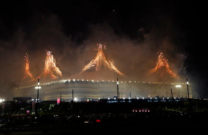 Los fuegos artificiales se disparan hacia el cielo, marcando el final de la apertura. Y comienza la Copa Mundial 2022. (Foto: Reuters)