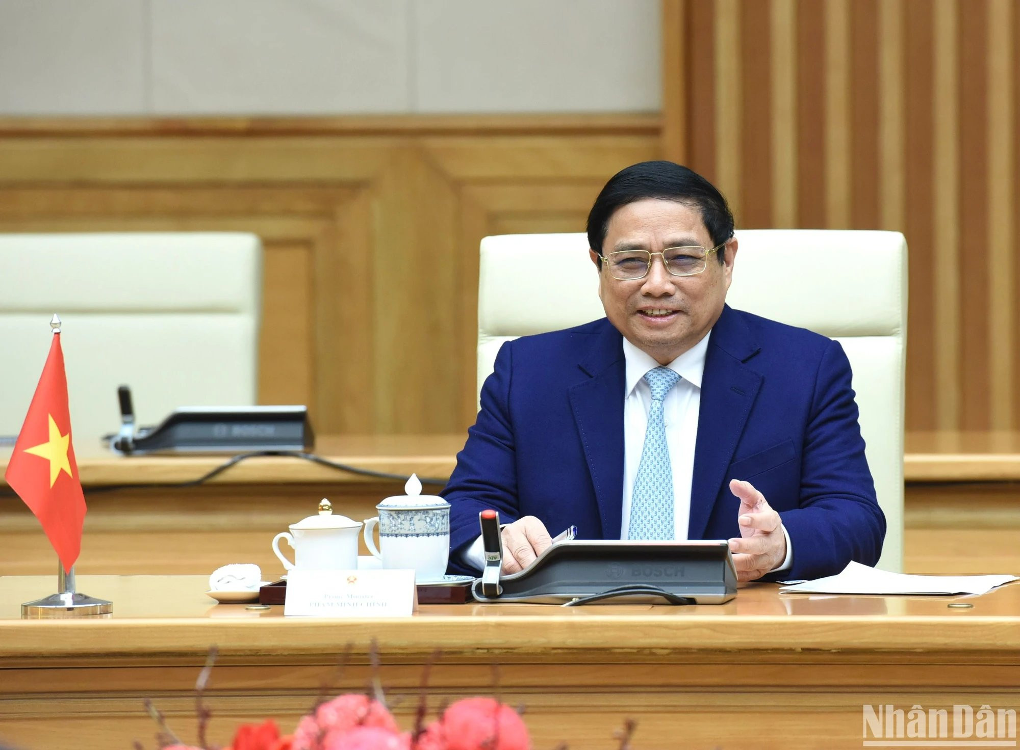 El primer ministro Pham Minh Chinh habla en la cita.