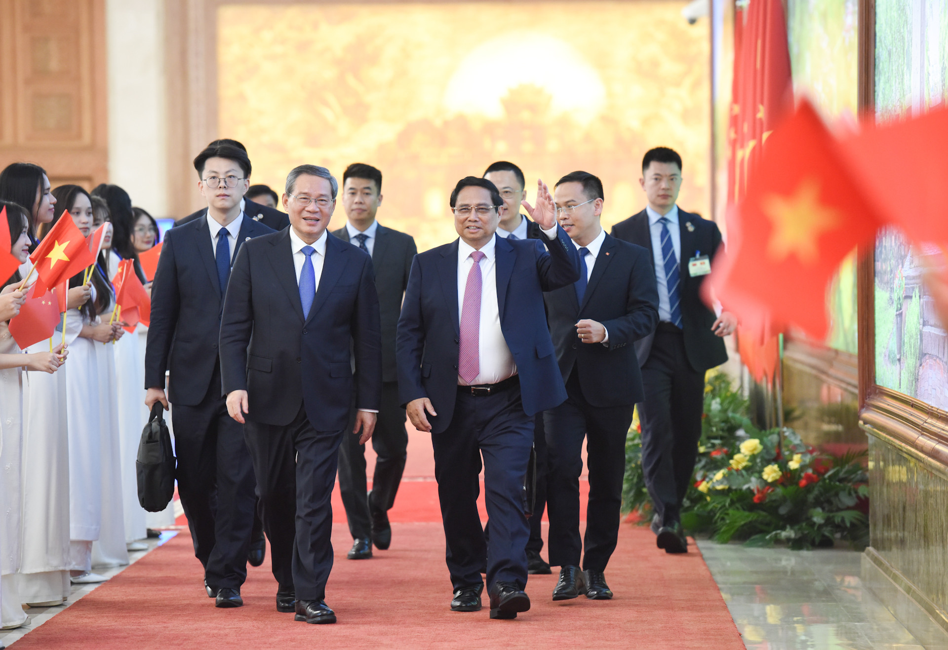 [Foto] Premieres de Vietnam y China presencian ceremonia de firma de documentos de cooperación