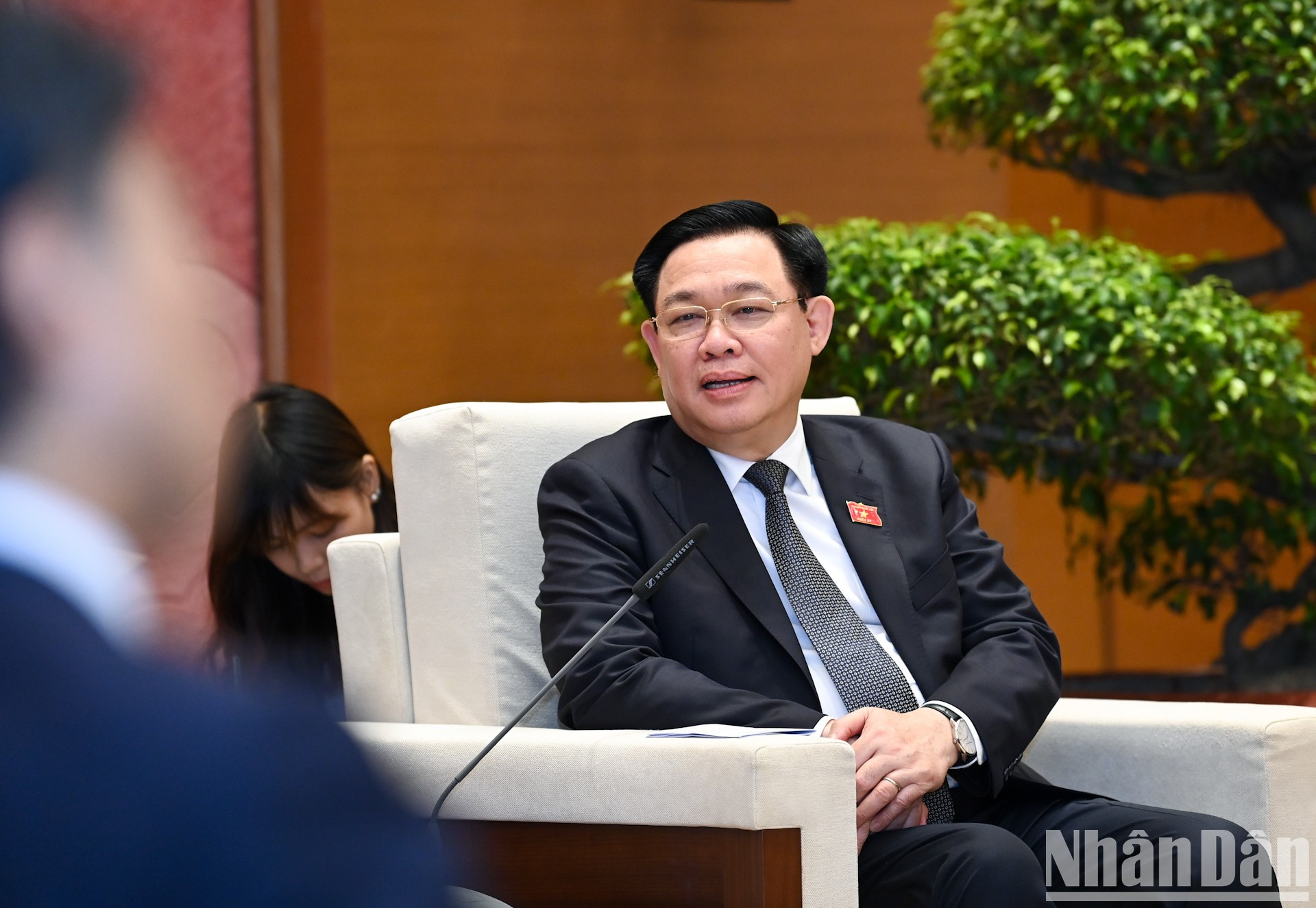 El presidente de la ANV, Vuong Dinh Hue, interviene en el encuentro.