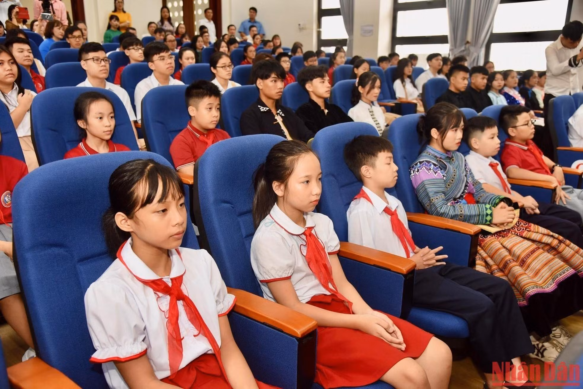 Estudiantes en el grupo interescolar de la ciudad de Lao Cai.