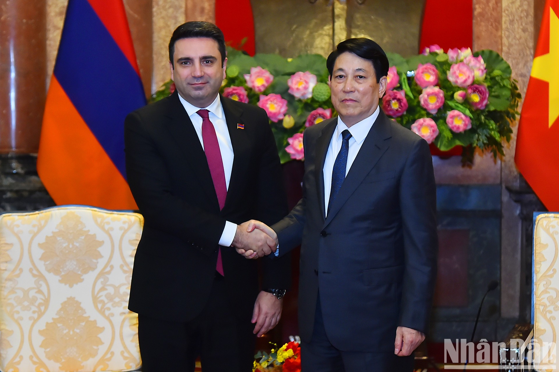 El presidente Luong Cuong recibe al titular de la Asamblea Nacional de Armenia, Alen Simonyan. (Foto: VNA)