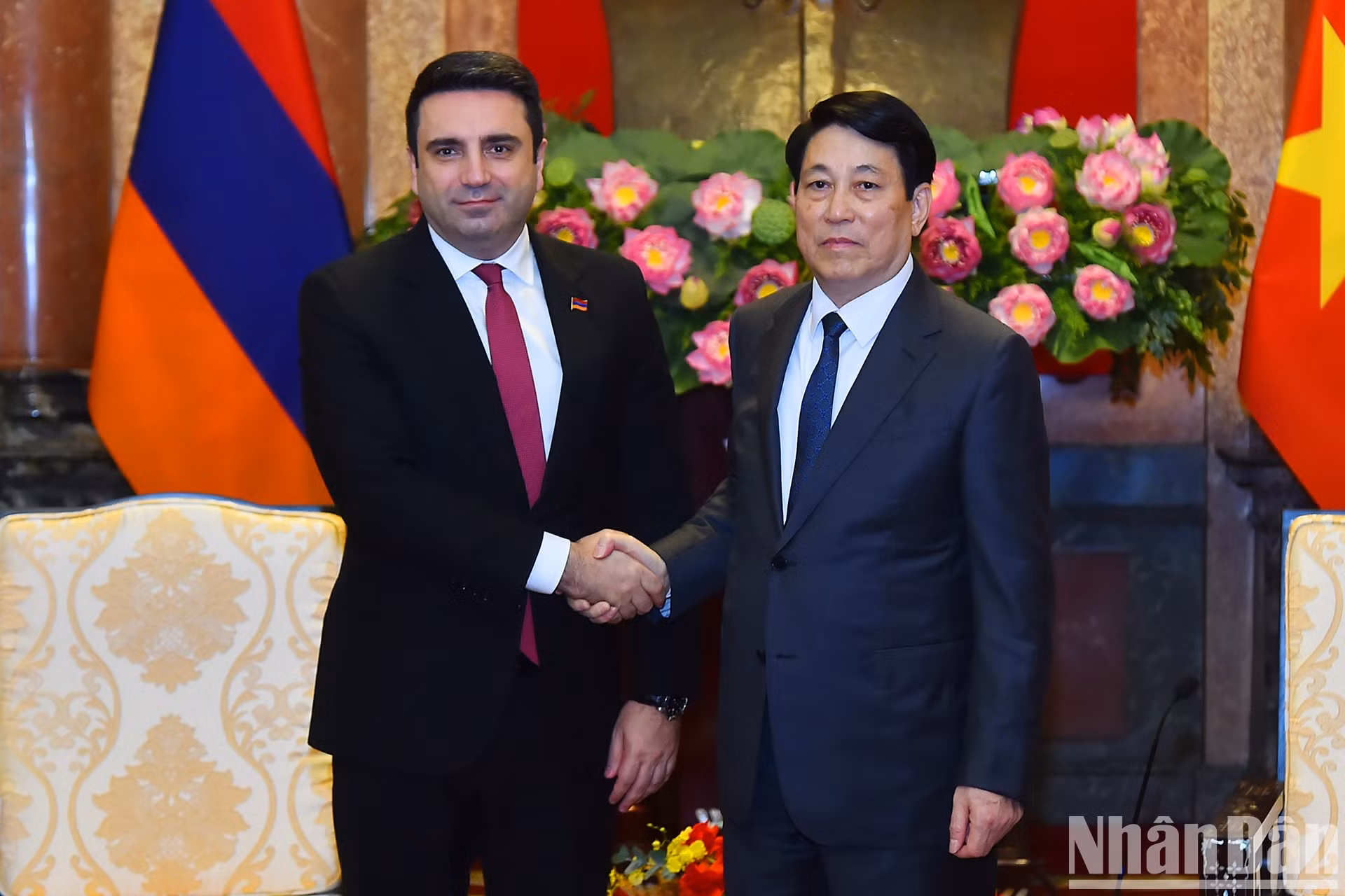 El presidente Luong Cuong recibe al titular de la Asamblea Nacional de Armenia, Alen Simonyan. (Foto: VNA)