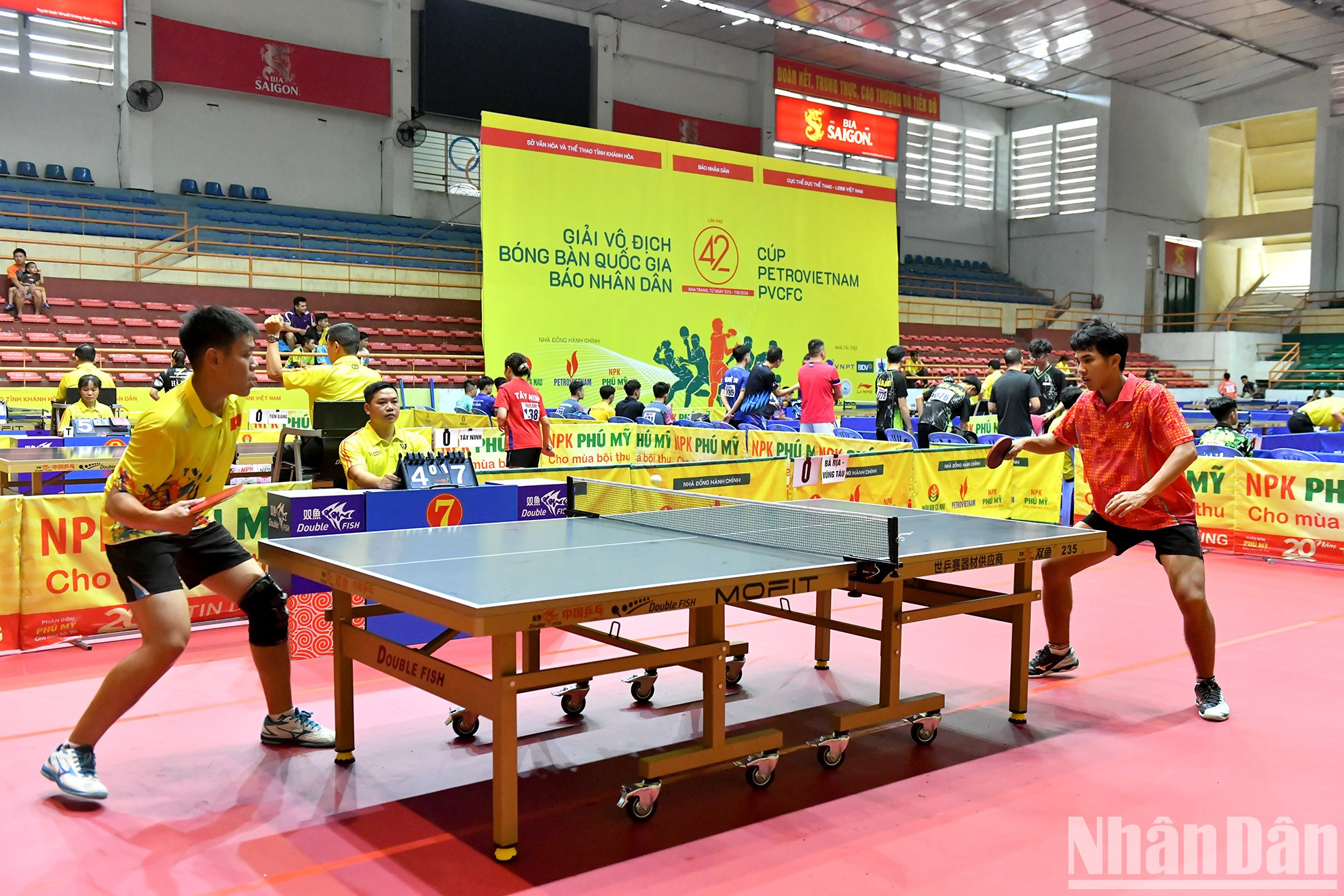 Partido por equipos masculino entre Dong Nai 2 y Ba Ria Vung Tau. Partido por equipos masculino entre Dong Nai 2 y Ba Ria Vung Tau.