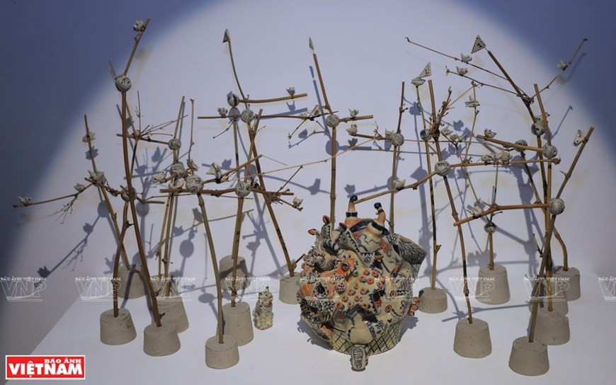 Una obra en la muestra. (Foto: VNA) Una obra en la muestra. (Foto: VNA)