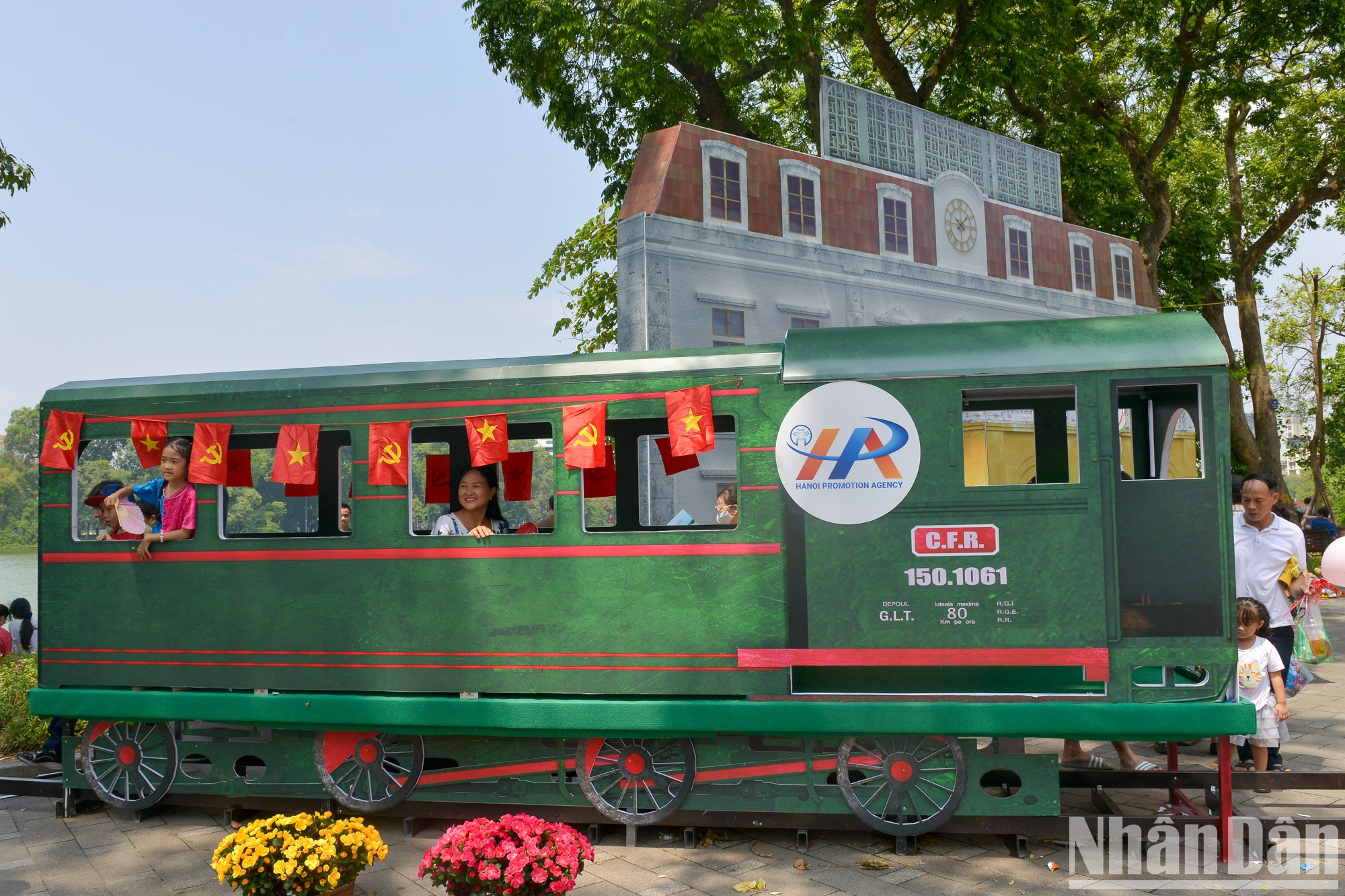 La maqueta &quot;Estación Hang Co - Tren histórico&quot; en el espacio del Festival de Otoño de Hanói 2024.