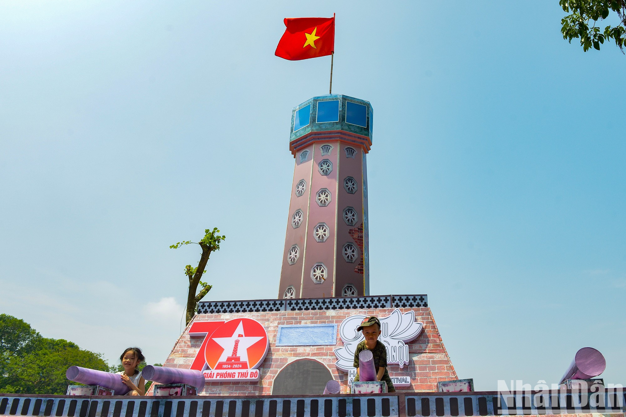 La maqueta &quot;Torre de la Bandera de Hanói”.