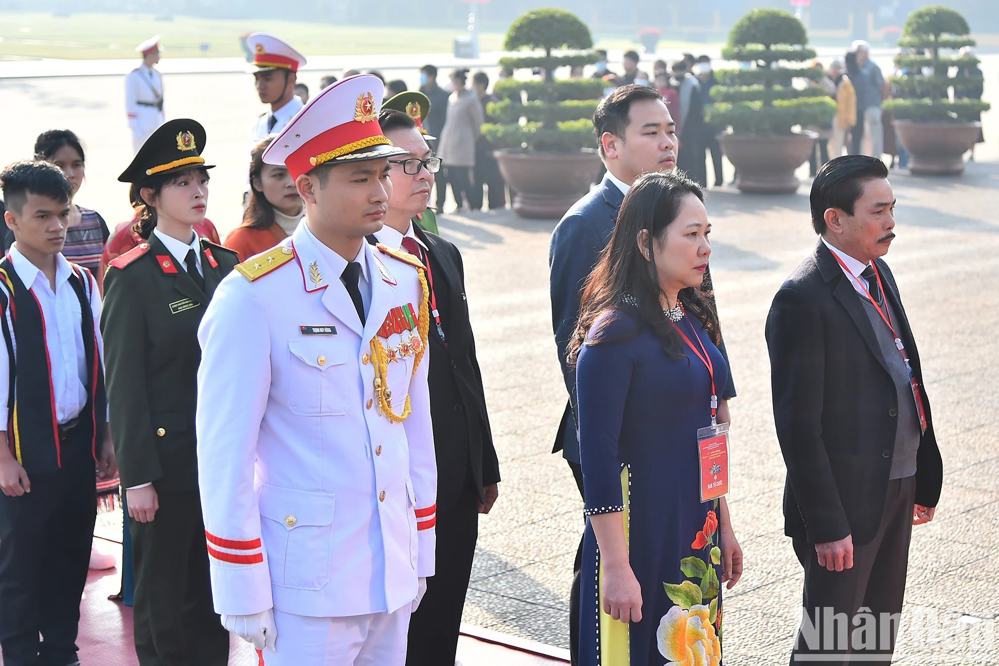 Los delegados expresan su gratitud hacia el héroe de la Revolución nacional.