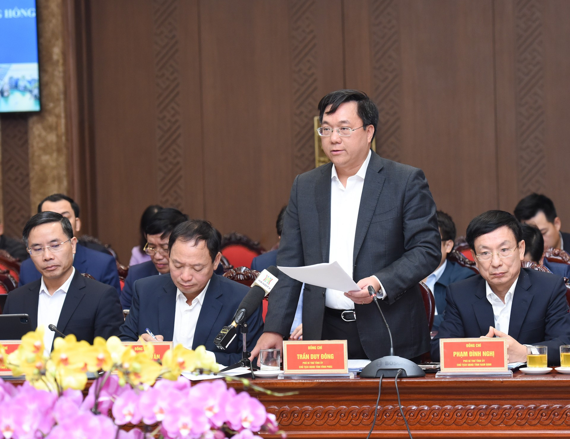 El presidente del Comité Popular de la provincia de Vinh Phuc, Tran Duy Dong, habla en la cita. El presidente del Comité Popular de la provincia de Vinh Phuc, Tran Duy Dong, habla en la cita.