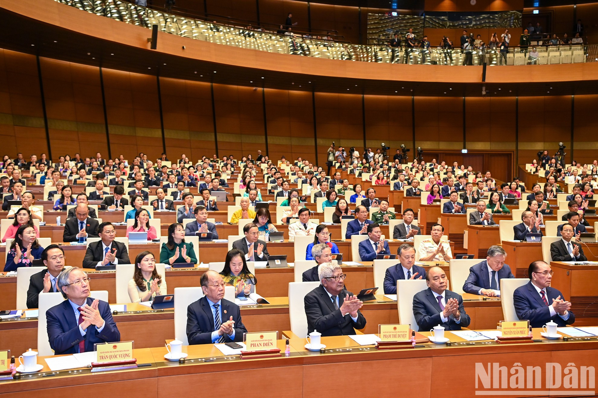 Los dirigentes y exlíderes del Partido y del Estado en la reunión. Los dirigentes y exlíderes del Partido y del Estado en la reunión.