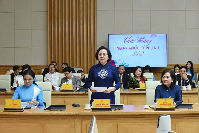 La ministra del Interior, Pham Thi Thanh Tra, resalta el significado de la ceremonia. La ministra del Interior, Pham Thi Thanh Tra, resalta el significado de la ceremonia.