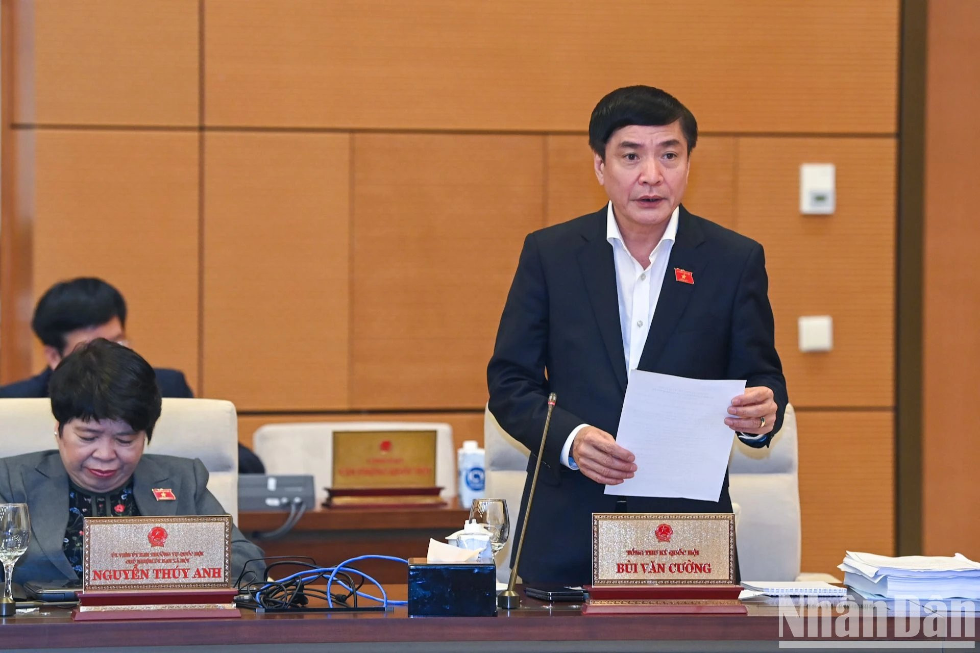 El secretario general y presidente de la Oficina de la Asamblea Nacional, Bui Van Cuong, interviene en la cita. El secretario general y presidente de la Oficina de la Asamblea Nacional, Bui Van Cuong, interviene en la cita.