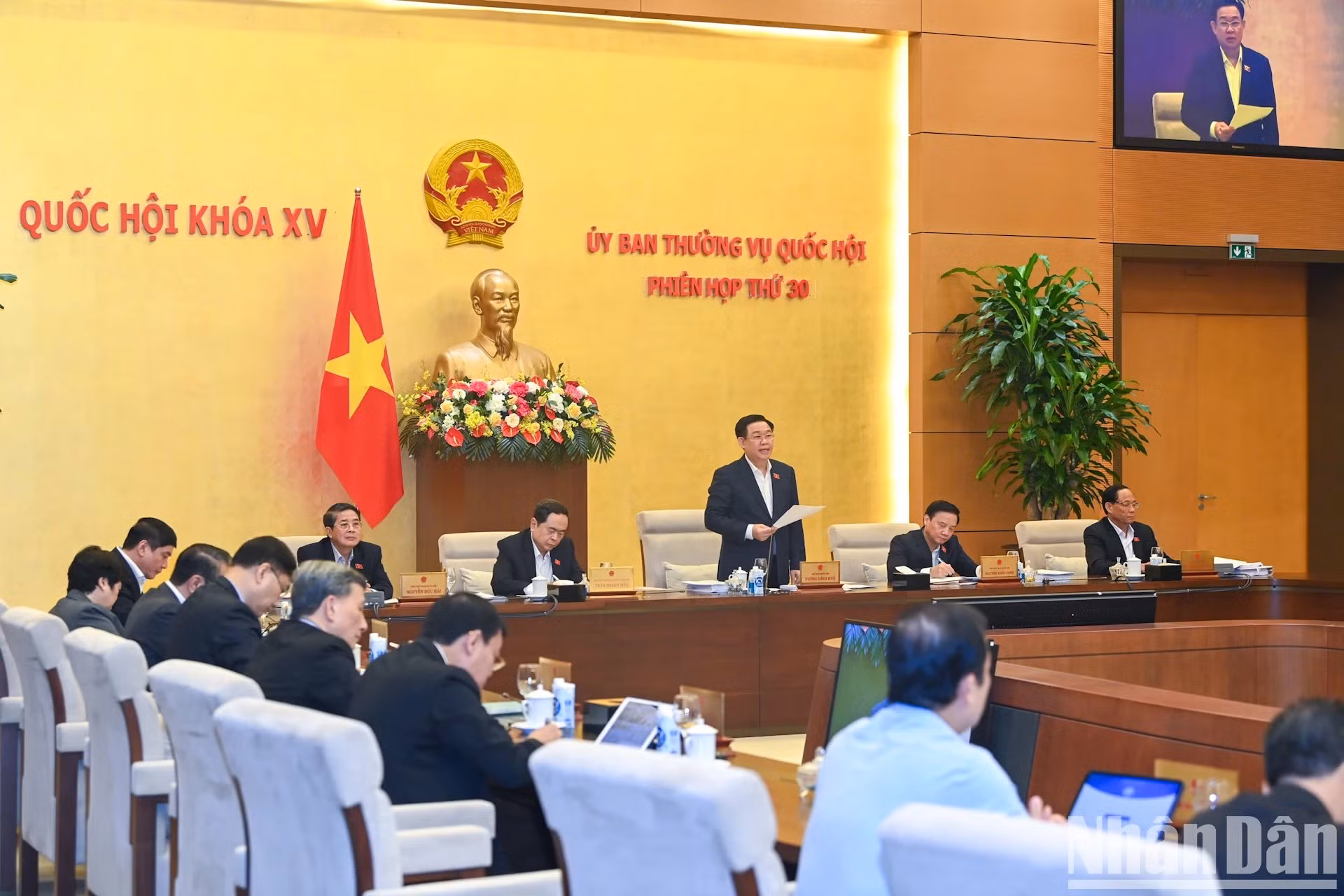 El presidente de la Asamblea Nacional, Vuong Dinh Hue, pronuncia el discurso de apertura.