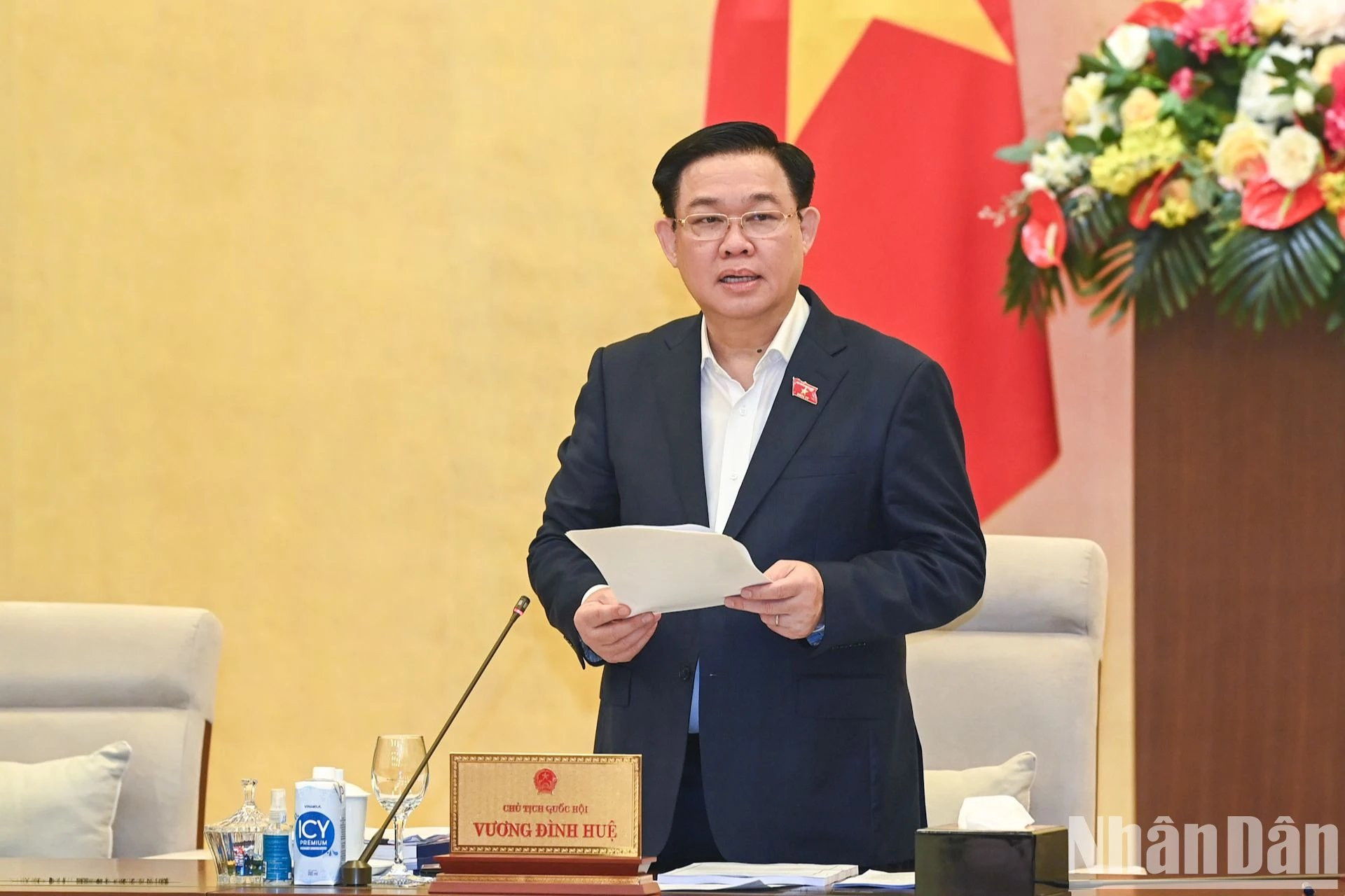 El presidente de la Asamblea Nacional, Vuong Dinh Hue, pronuncia el discurso de apertura. El presidente de la Asamblea Nacional, Vuong Dinh Hue, pronuncia el discurso de apertura.