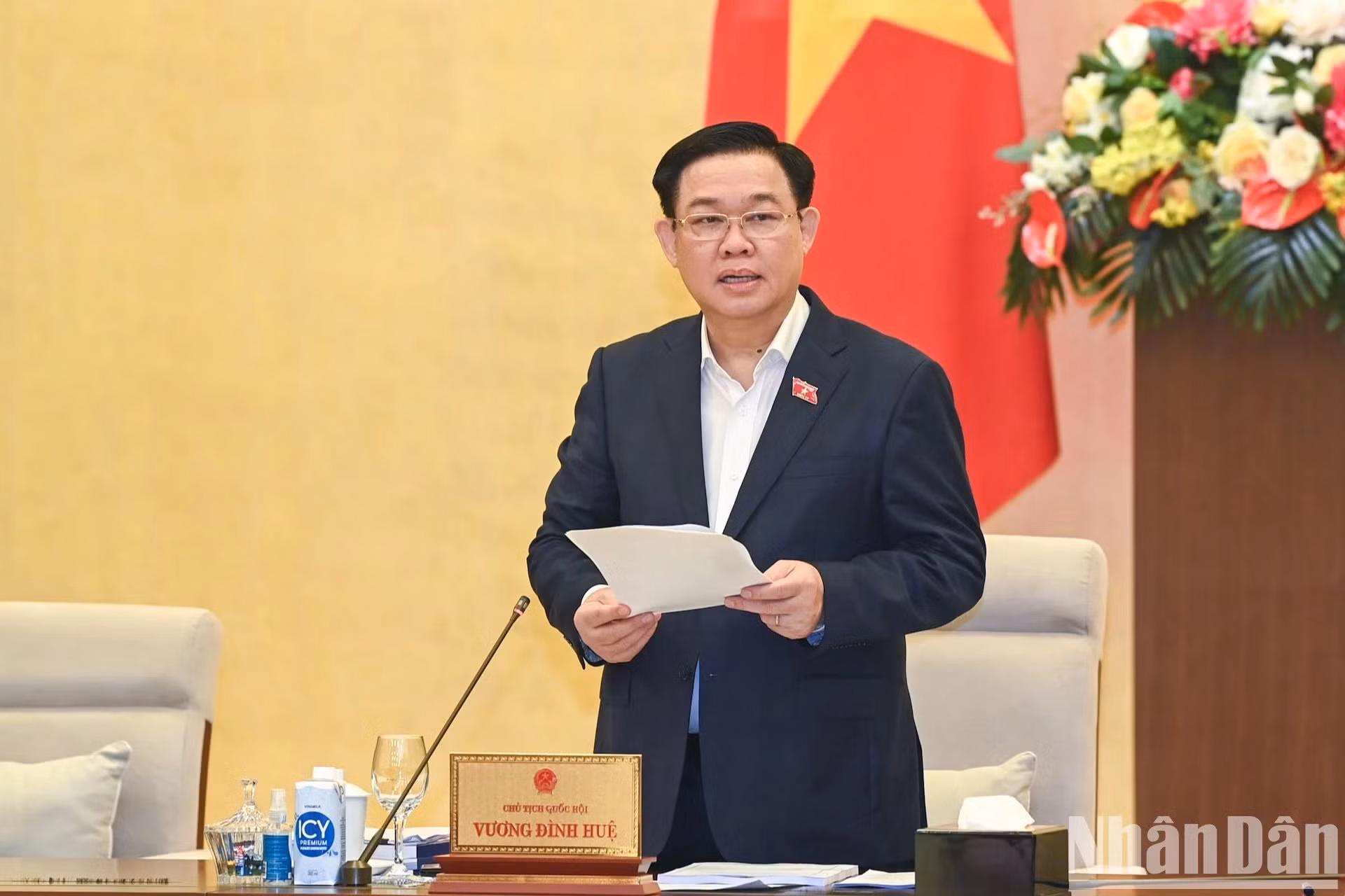 El presidente de la Asamblea Nacional, Vuong Dinh Hue, pronuncia el discurso de apertura.