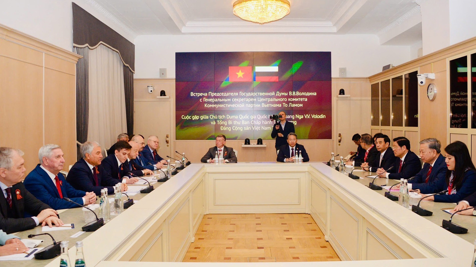 Vista general del encuentro. Vista general del encuentro.