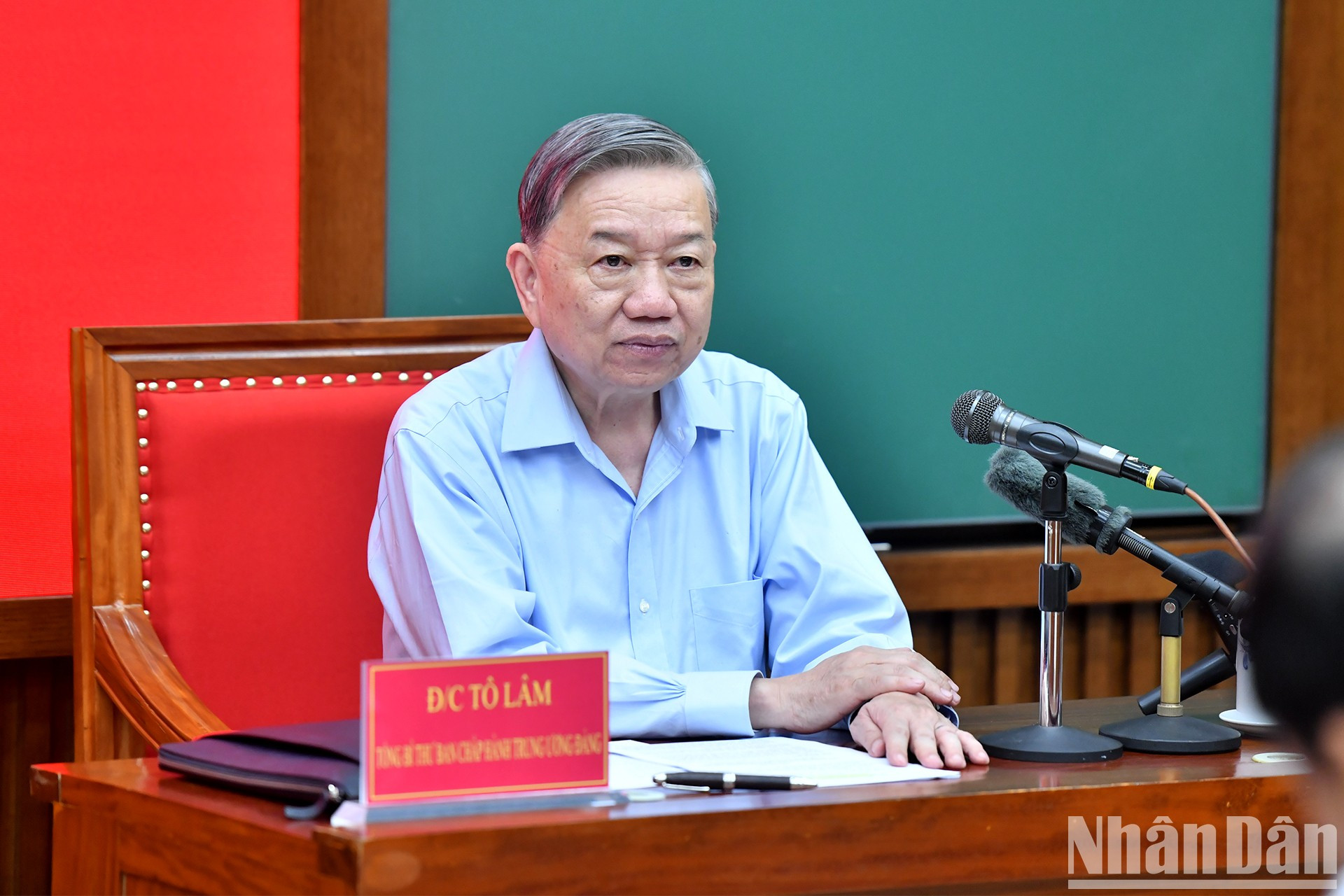 El profesor y doctor To Lam, secretario general del PCV, en la actividad.