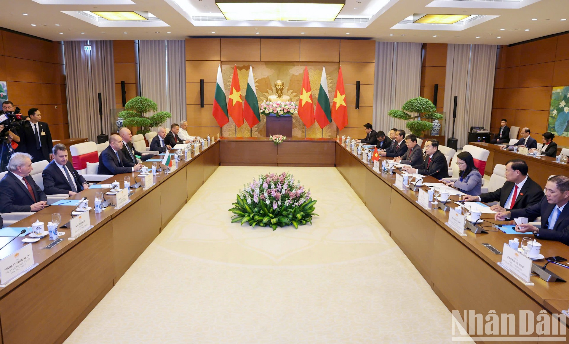 Escena de la reunión. Escena de la reunión.