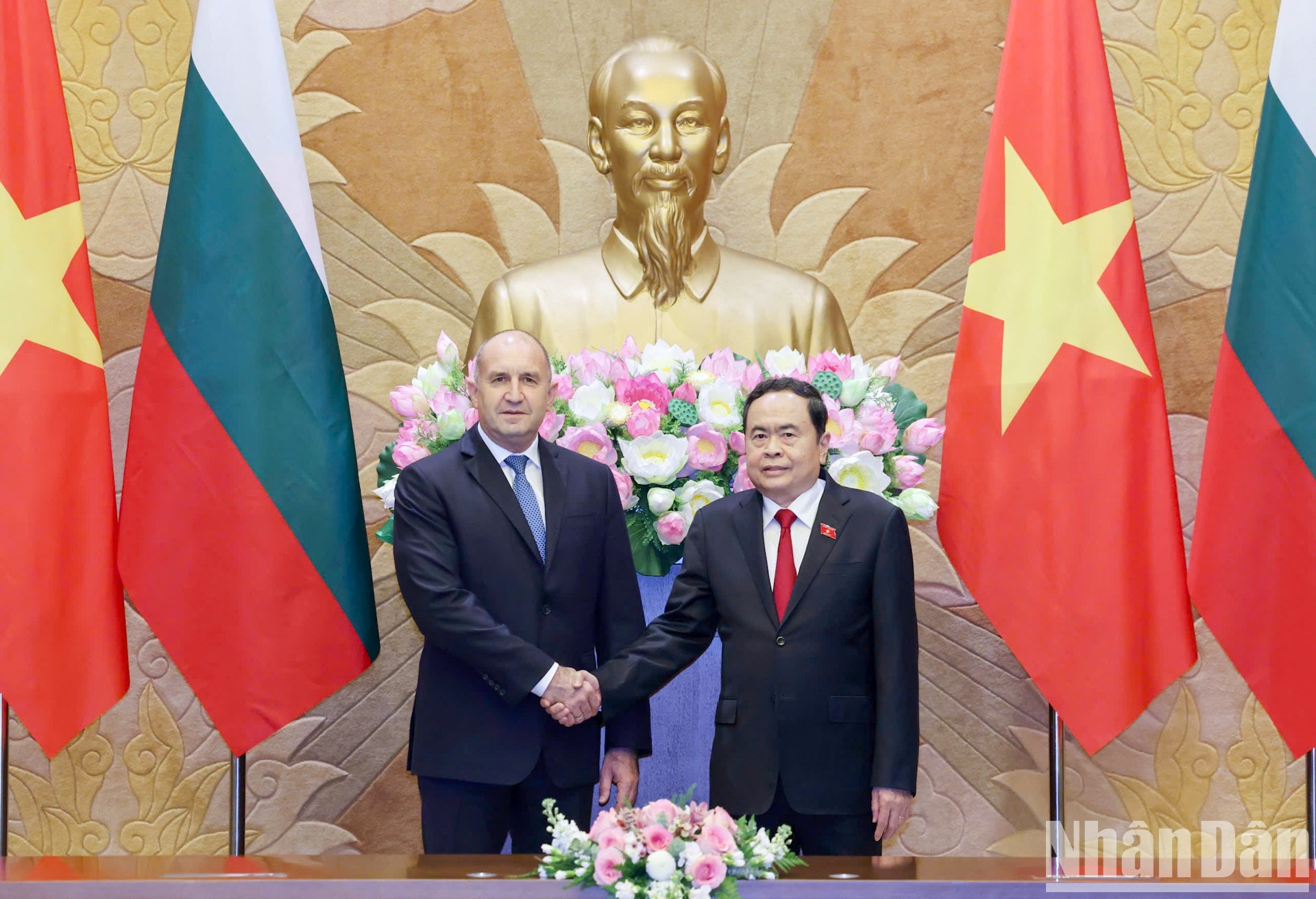 El presidente de la ANV, Tran Thanh Man, y el presidente de Bulgaria, Rumen Radev. El presidente de la ANV, Tran Thanh Man, y el presidente de Bulgaria, Rumen Radev.