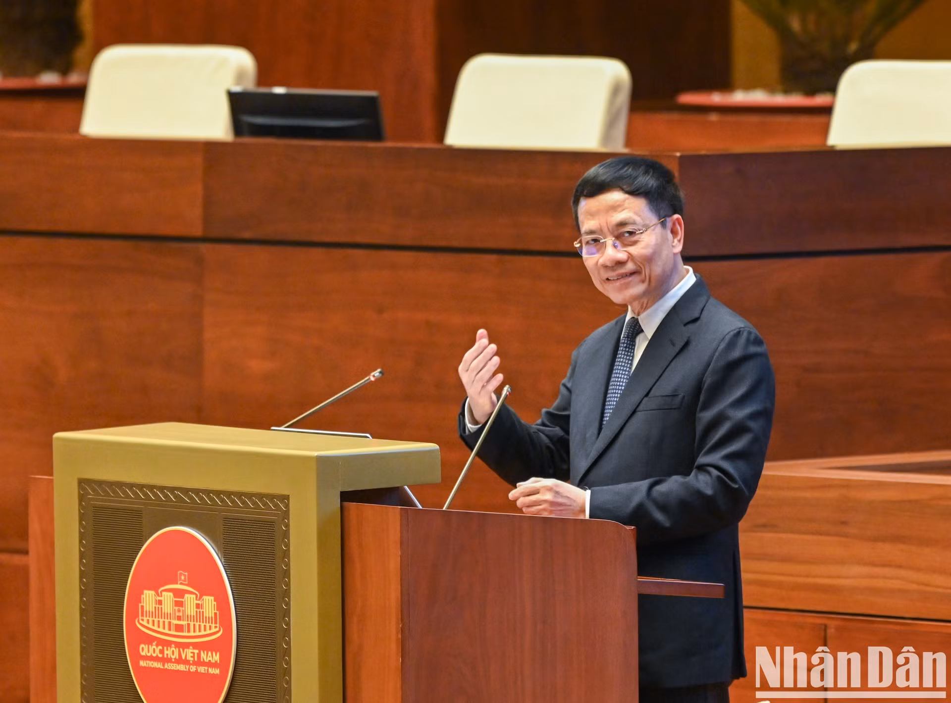 El ministro de Ciencia y Tecnología, Nguyen Manh Hung, pronuncia un discurso en la conferencia.
