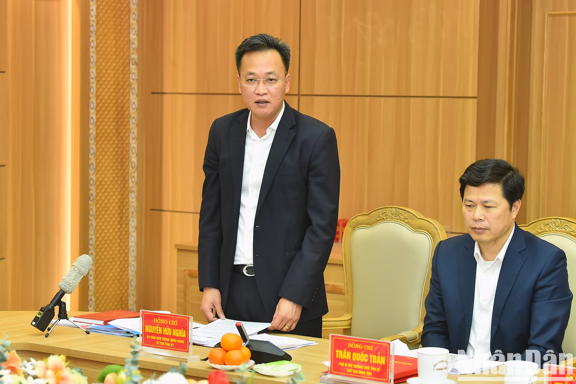 El secretario del PCV en Hung Yen, Nguyen Huu Nghia, habla en la cita.