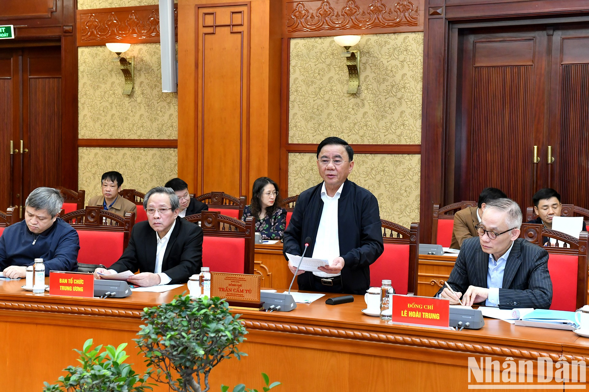 Tran Cam Tu interviene en la cita. Tran Cam Tu interviene en la cita.