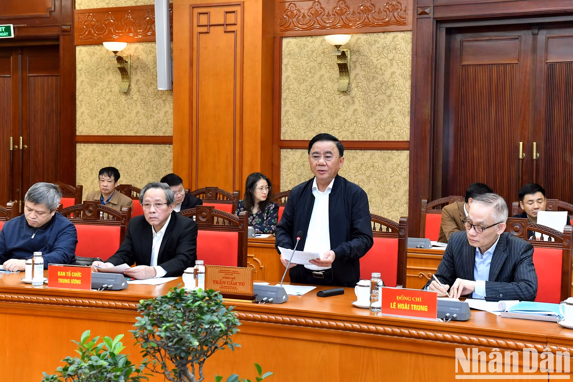 Tran Cam Tu interviene en la cita.