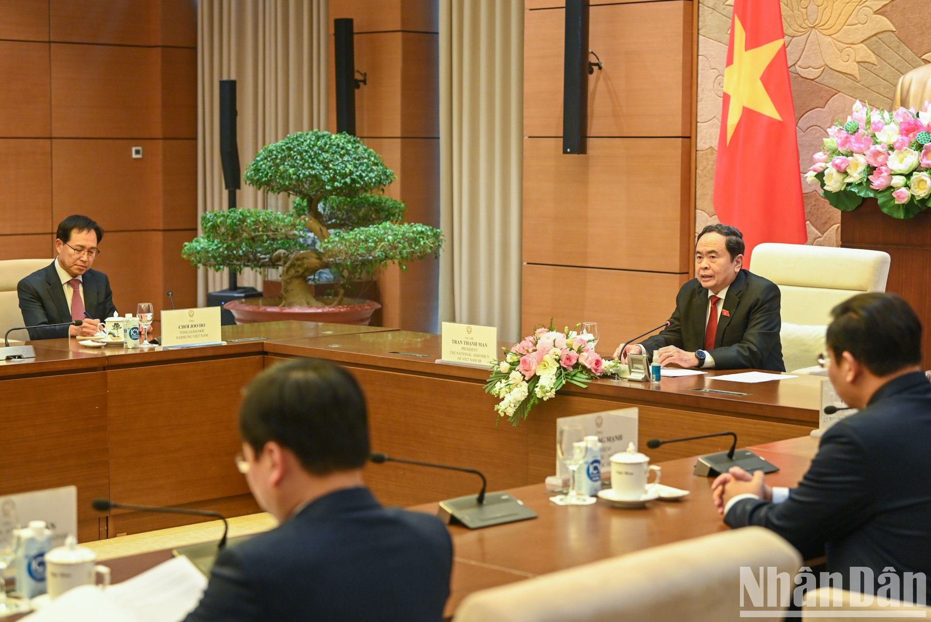El máximo legislador vietnamita habla en la reunión. El máximo legislador vietnamita habla en la reunión.