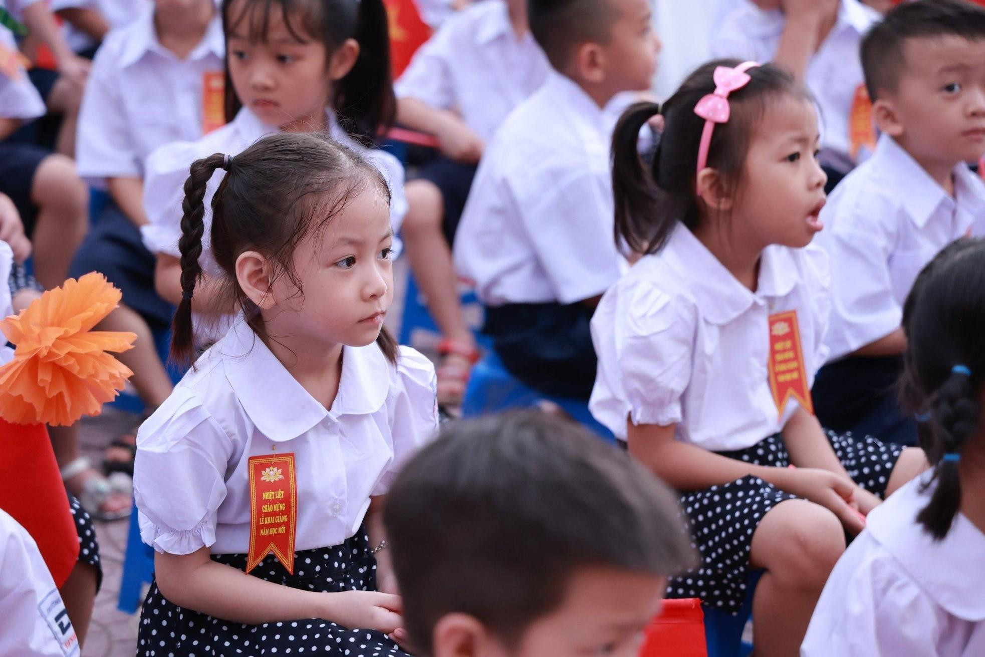 Alumnos de la escuela primaria de Dinh Cong, del distrito de Hoang Mai, en Hanói, en el primer día de clases. (Foto: Son Bach) Alumnos de la escuela primaria de Dinh Cong, del distrito de Hoang Mai, en Hanói, en el primer día de clases. (Foto: Son Bach)