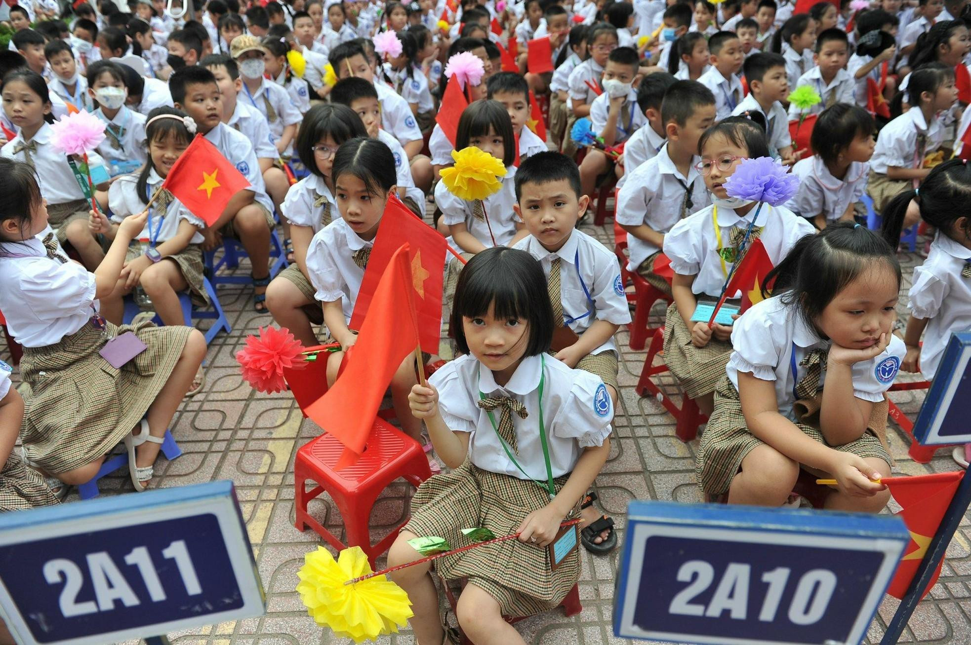 Los estudiantes de la escuela primaria de Vinh Hung dan la bienvenida al nuevo curso escolar. (Foto: Dang Khoa) Los estudiantes de la escuela primaria de Vinh Hung dan la bienvenida al nuevo curso escolar. (Foto: Dang Khoa)