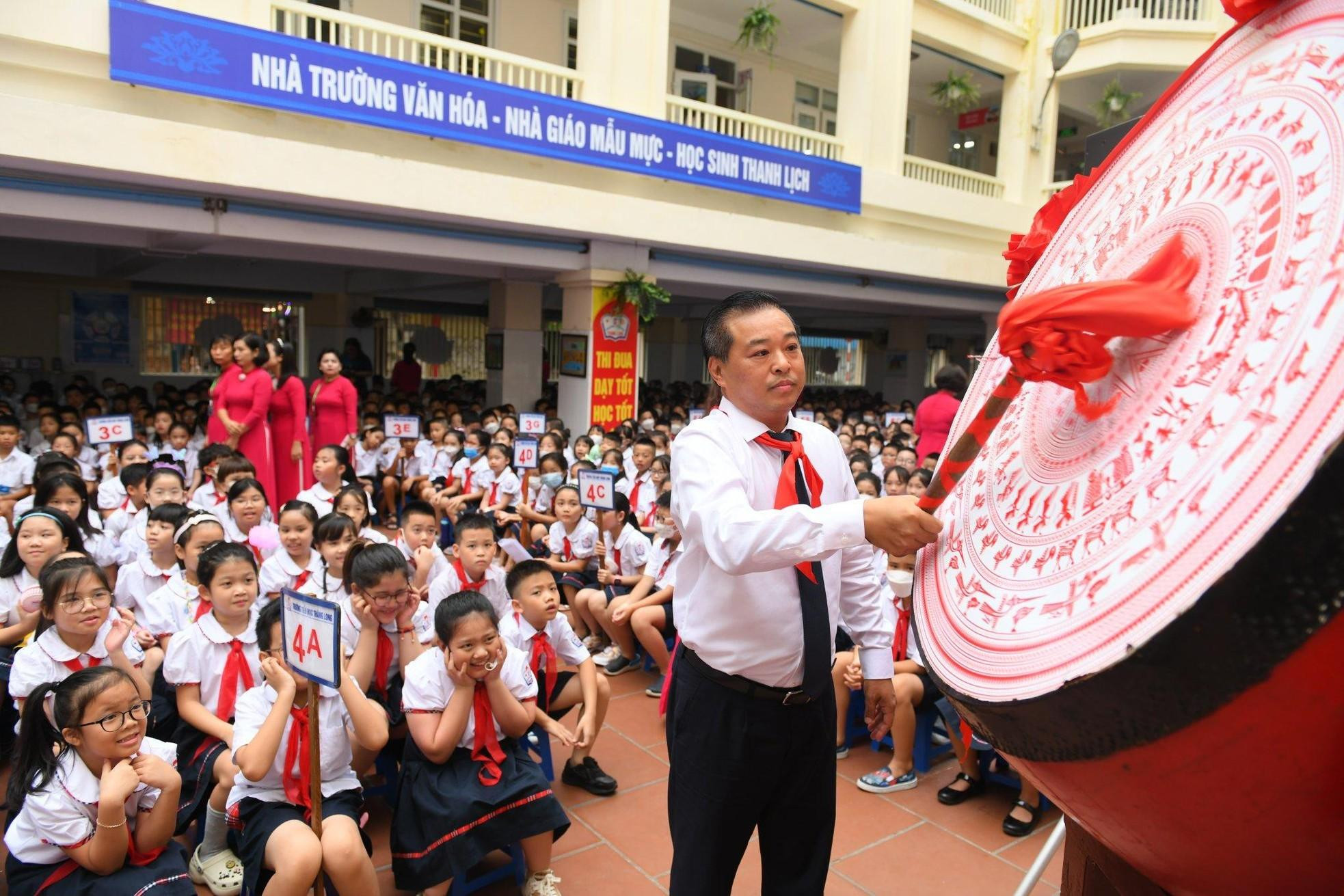 El toque de tambores da inicio a un nuevo año escolar lleno de alegría. (Foto: Thanh Dat) El toque de tambores da inicio a un nuevo año escolar lleno de alegría. (Foto: Thanh Dat)