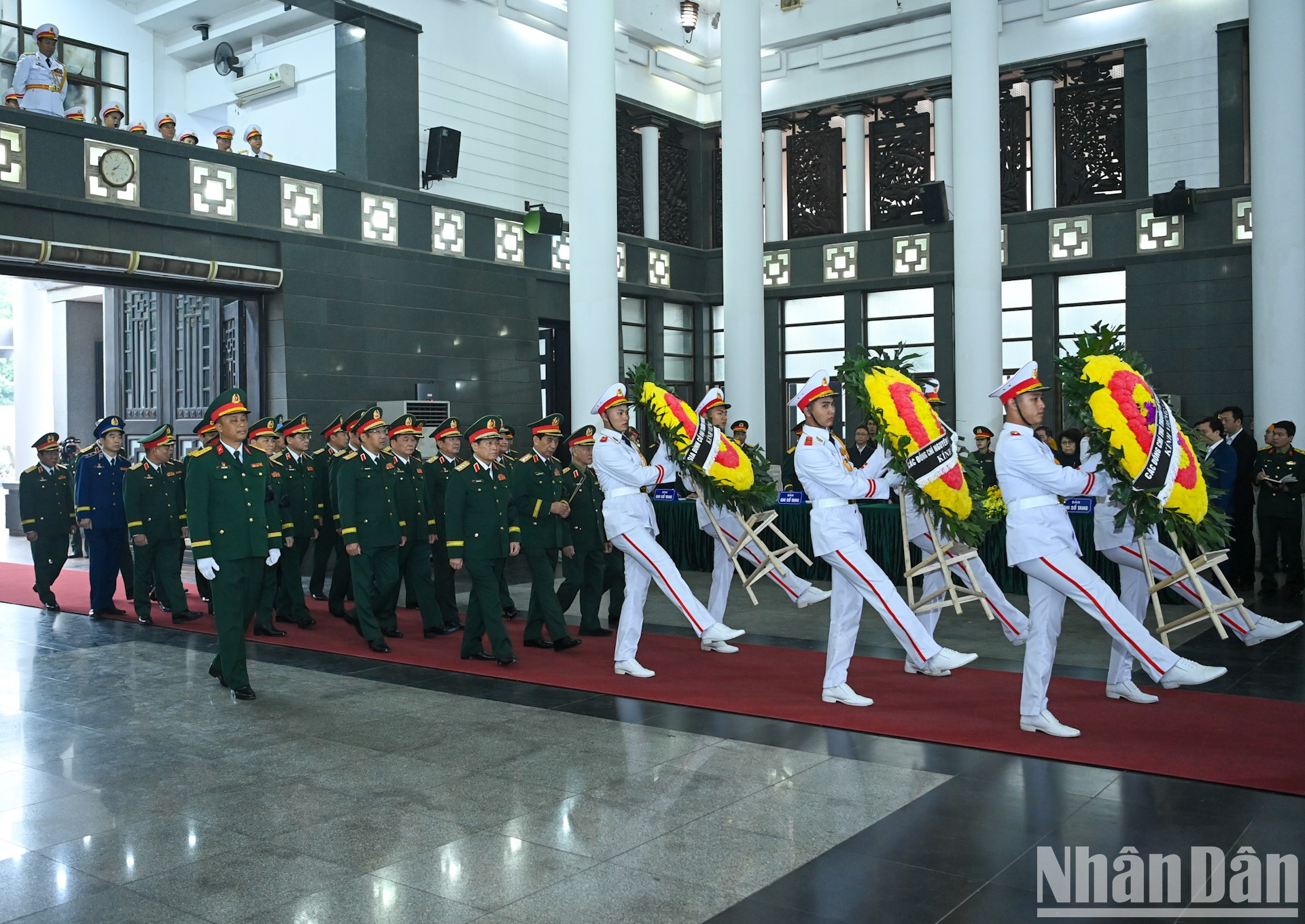La delegación de la Comisión Militar Central y del Ministerio de Defensa Nacional, encabezada por el general Phan Van Giang, ministro de Defensa.