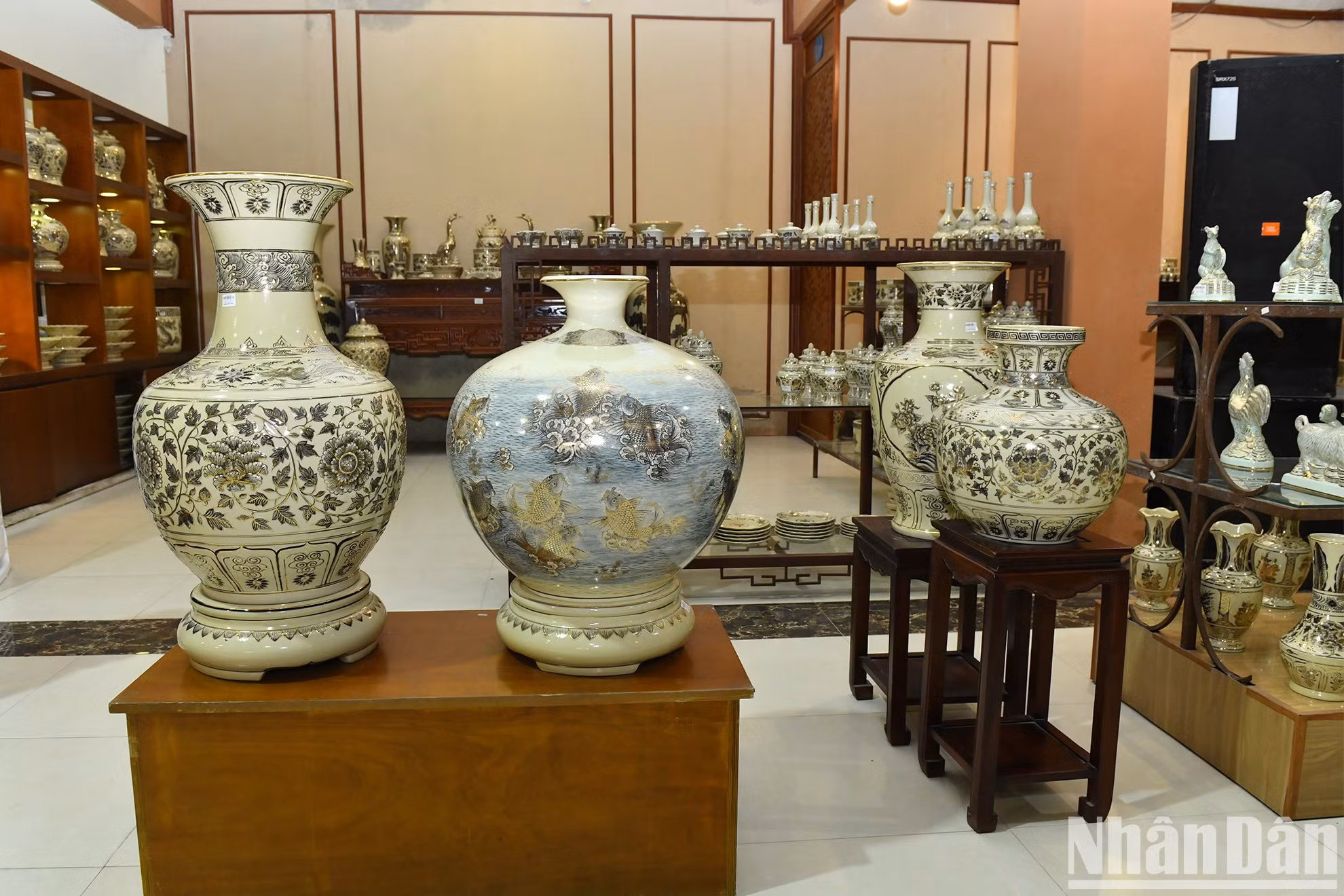 Pabellón que exhibe productos cerámicos de marca Chu Dau. Pabellón que exhibe productos cerámicos de marca Chu Dau.