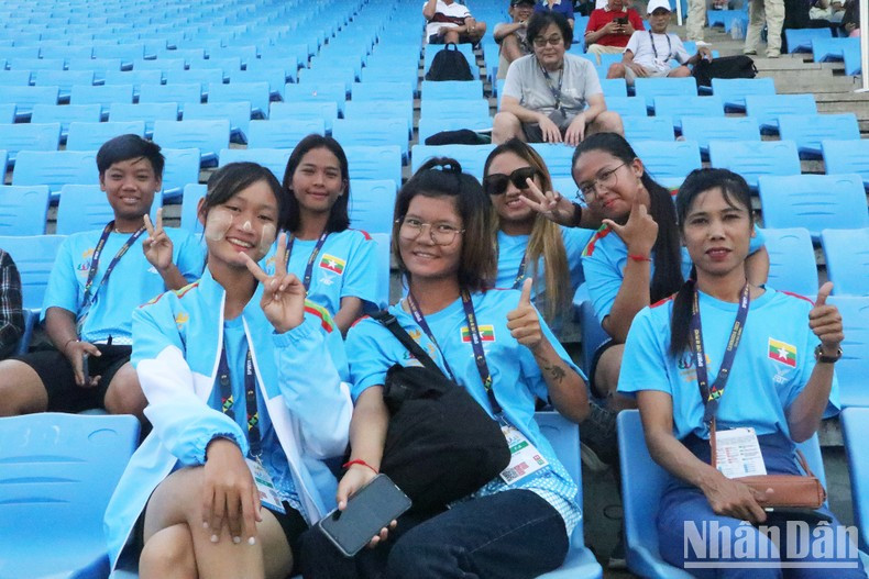 Aficionados de la selección birmana.