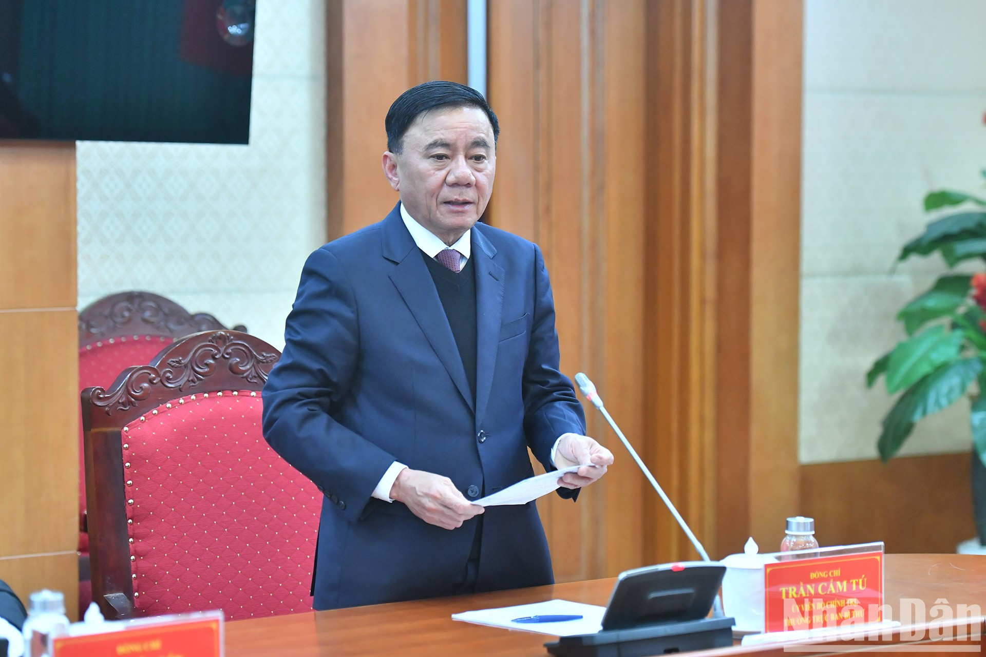 Tran Cam Tu, miembro del Buró Político, miembro permanente del Secretariado y ex jefe de la Comisión de Control Disciplinario del PCV, interviene en la cita.