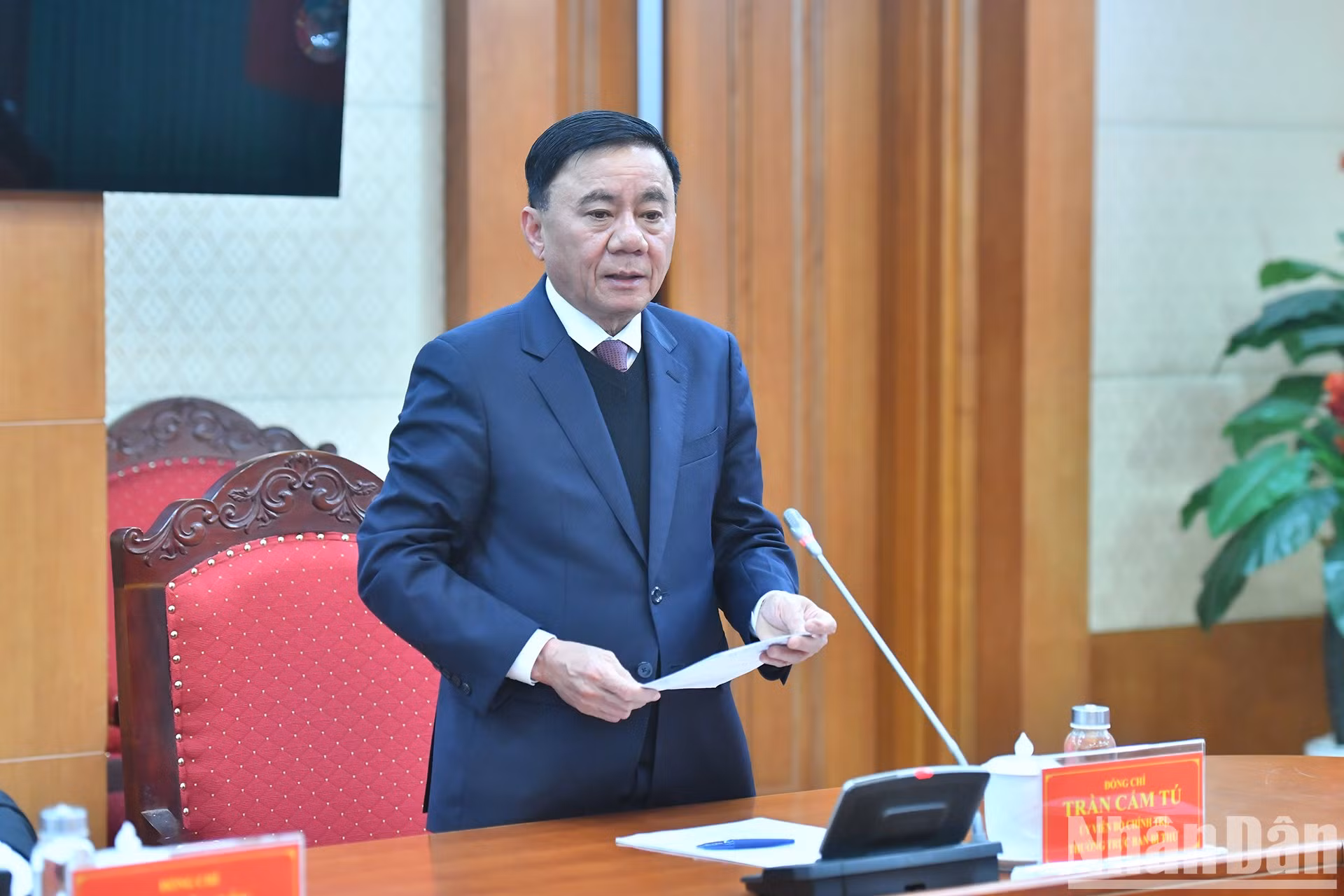 Tran Cam Tu, miembro del Buró Político, miembro permanente del Secretariado y ex jefe de la Comisión de Control Disciplinario del PCV, interviene en la cita.