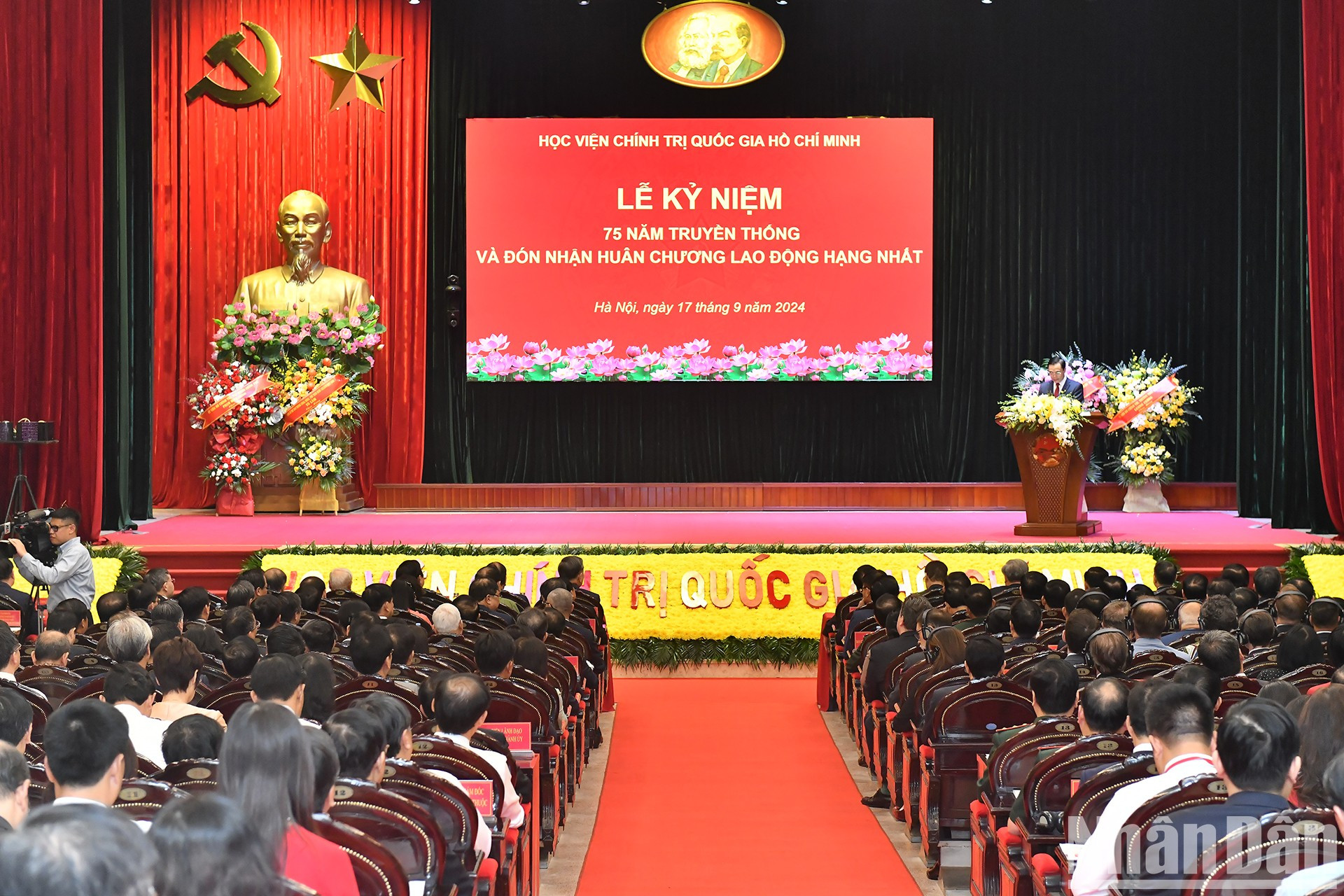 Vista de la ceremonia. Vista de la ceremonia.