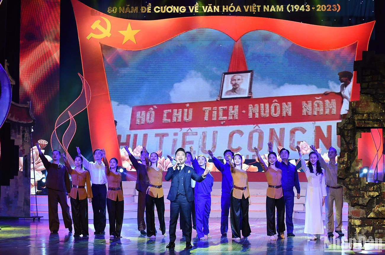 En el segundo capítulo, los artistas reafirman que la cultura se ha convertido realmente en una fuerza espiritual para movilizar todos los recursos a las guerras de resistencia contra los invasores.