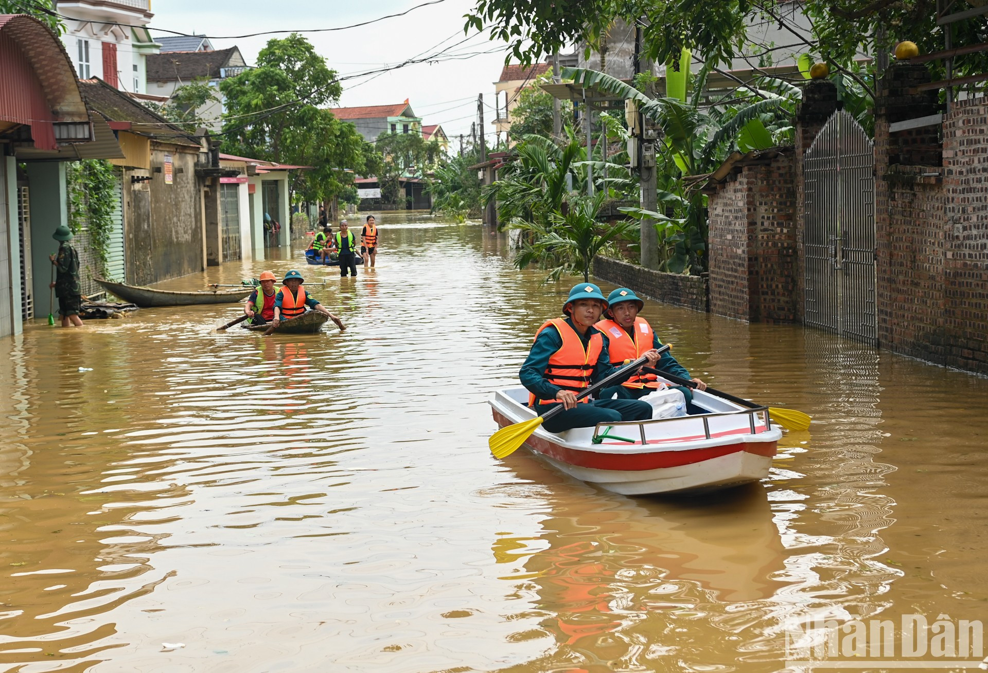 Muchas zonas de la comuna de Nga My, distrito de Phu Binh, siguen inundadas. Muchas zonas de la comuna de Nga My, distrito de Phu Binh, siguen inundadas.