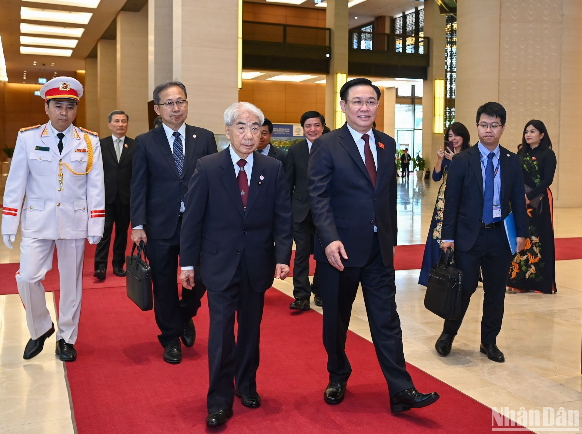 Dinh Hue y Otsuji Hidehisa.