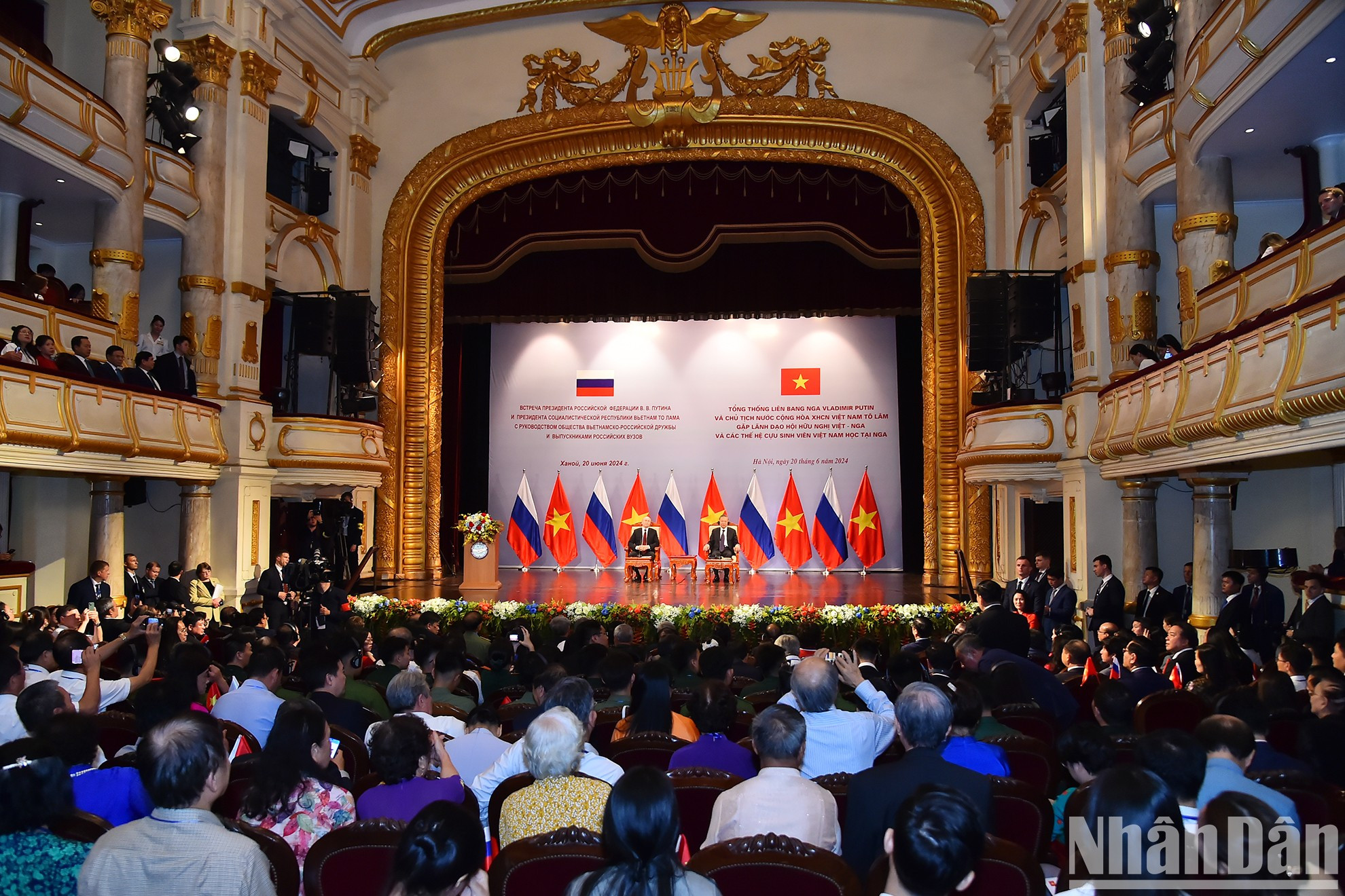 Presidentes de Vietnam y Rusia se reúnen con vietnamitas graduados en Rusia ảnh 9 Presidentes de Vietnam y Rusia se reúnen con vietnamitas graduados en Rusia ảnh 9