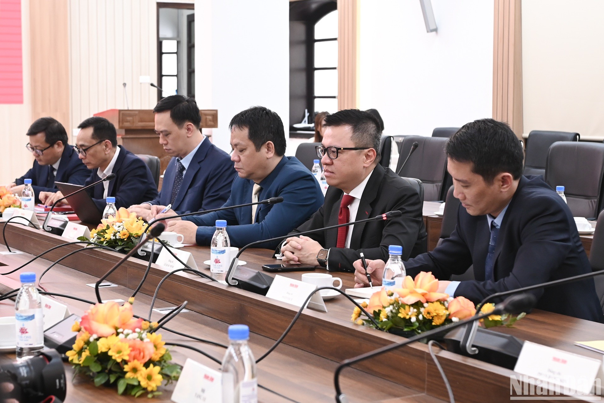 Le Quoc Minh, también miembro del Comité Central del Partido Comunista de Vietnam (PCV) y subjefe de la Comisión de Propaganda y Movilización de Masas, y titular de la Asociación de Periodistas del país, habla en el evento.