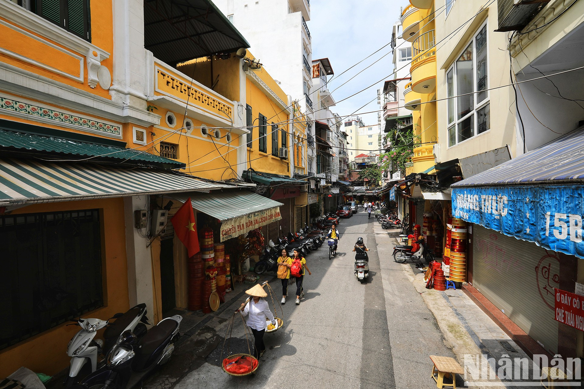 A través de una cámara cenital, la calle To Tich es muy hermosa bajo el sol de la tarde. A través de una cámara cenital, la calle To Tich es muy hermosa bajo el sol de la tarde.