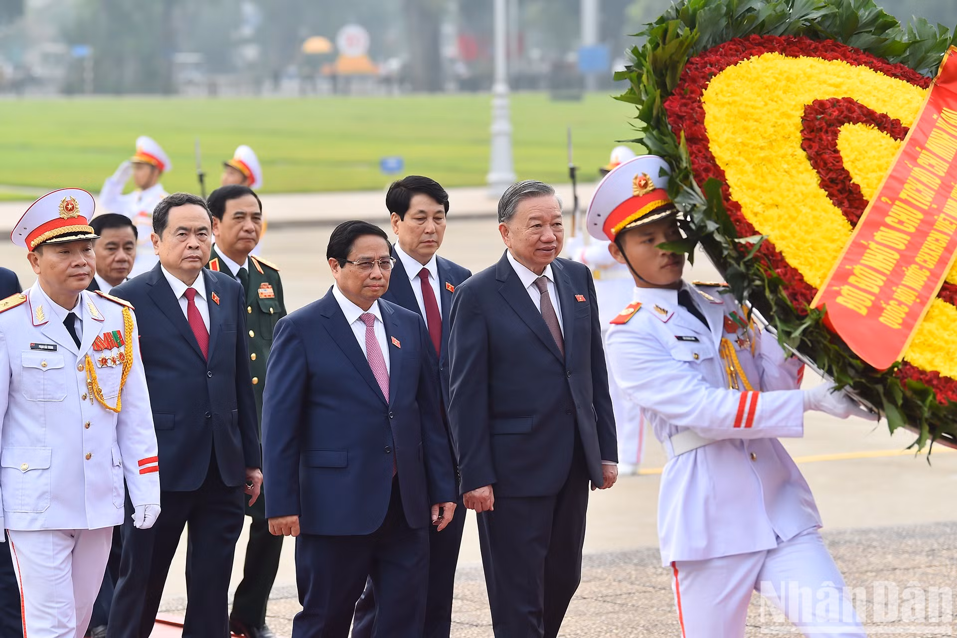 [Foto] Dirigentes vietnamitas rinden homenaje al Presidente Ho Chi Minh
