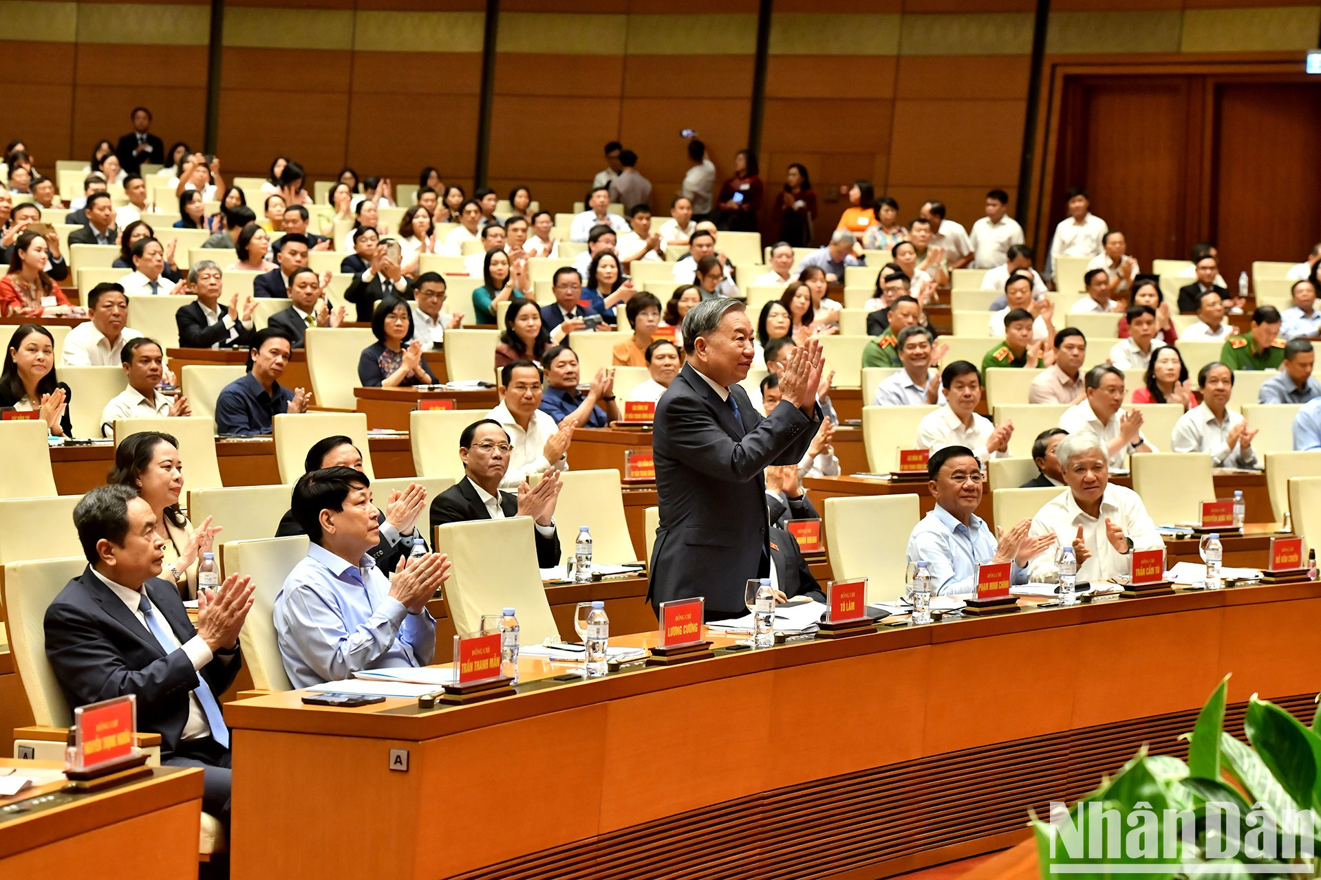 El secretario general del Comité Central del Partido Comunista de Vietnam (PCV), To Lam, asiste a la cita.