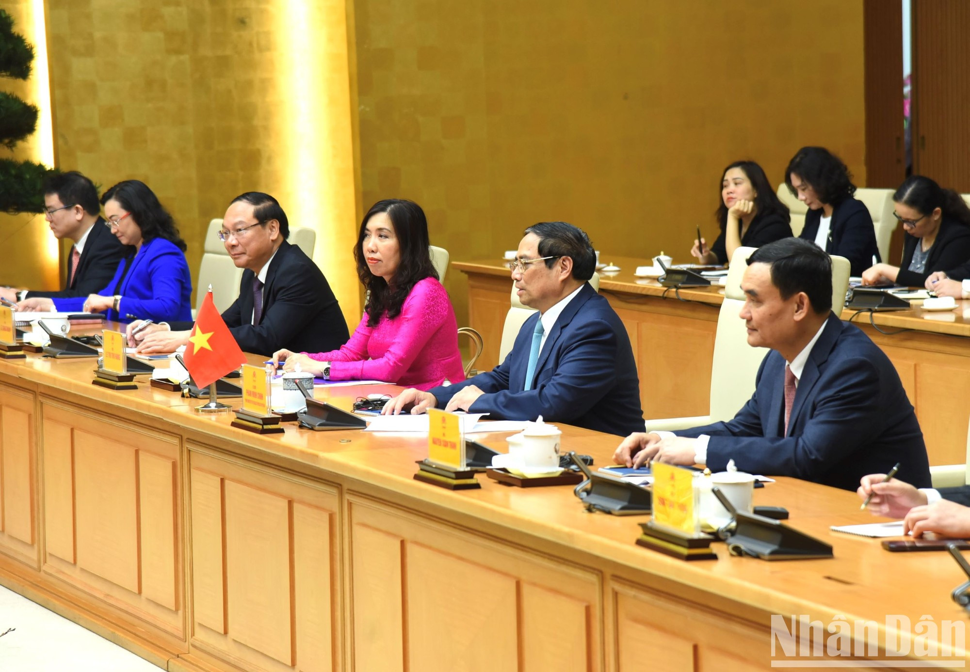 Delegados vietnamitas en la cita.