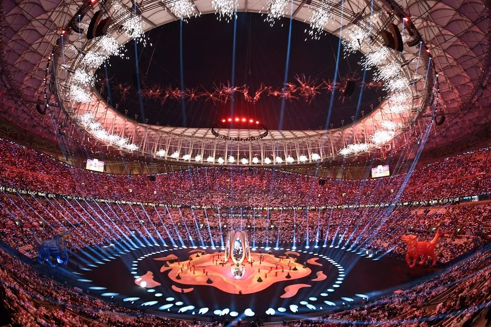 El estadio de Lusail brilla con luces.