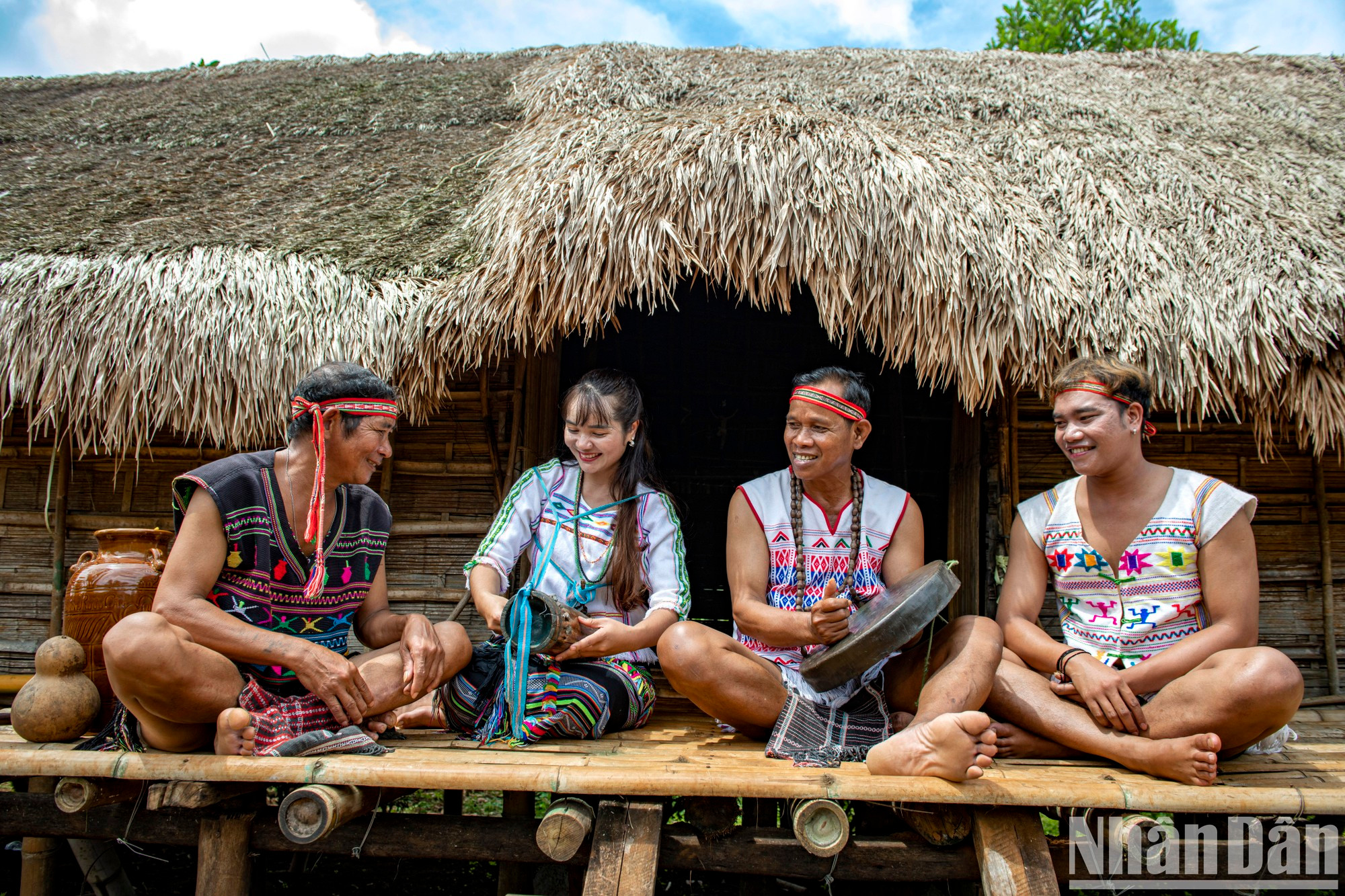 La alegría del reencuentro de generaciones de familias de la etnia Ma. La alegría del reencuentro de generaciones de familias de la etnia Ma.